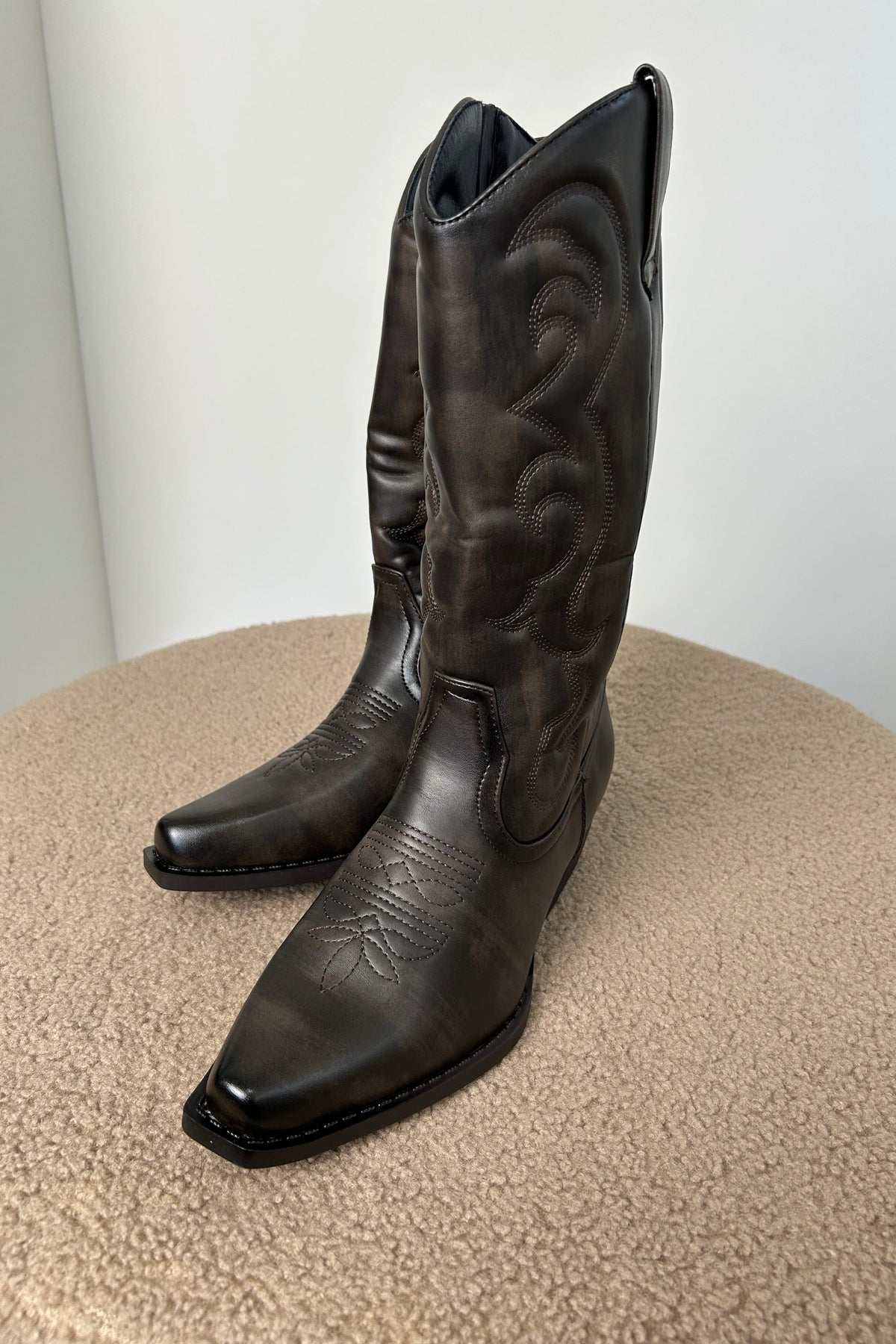 STIVALE TEXANO IN PELLE SCURA CON RICAMO WESTERN COL. VINTAGE