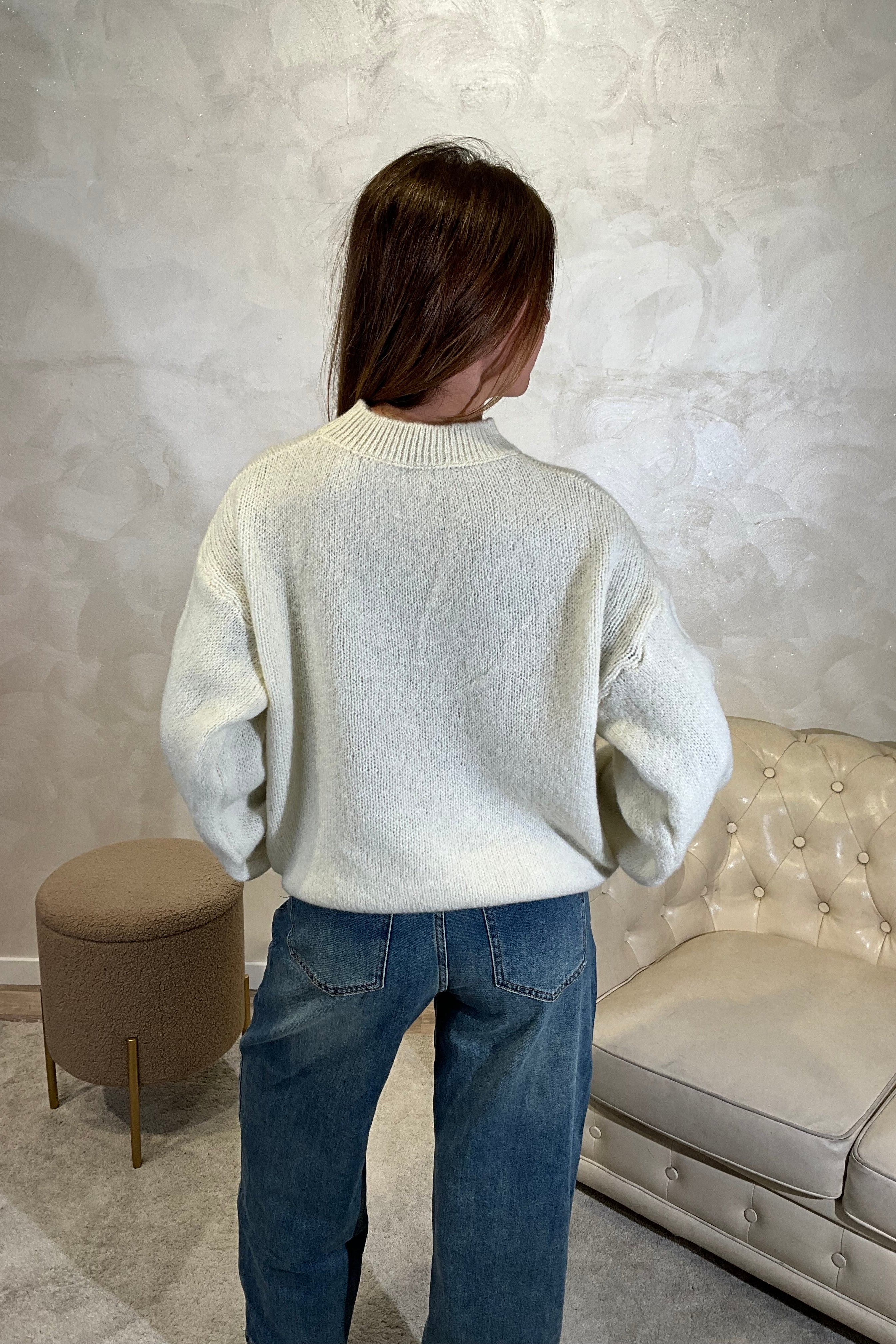 MAGLIONE CON RICAMO "ANCHE MENO" COL. PANNA