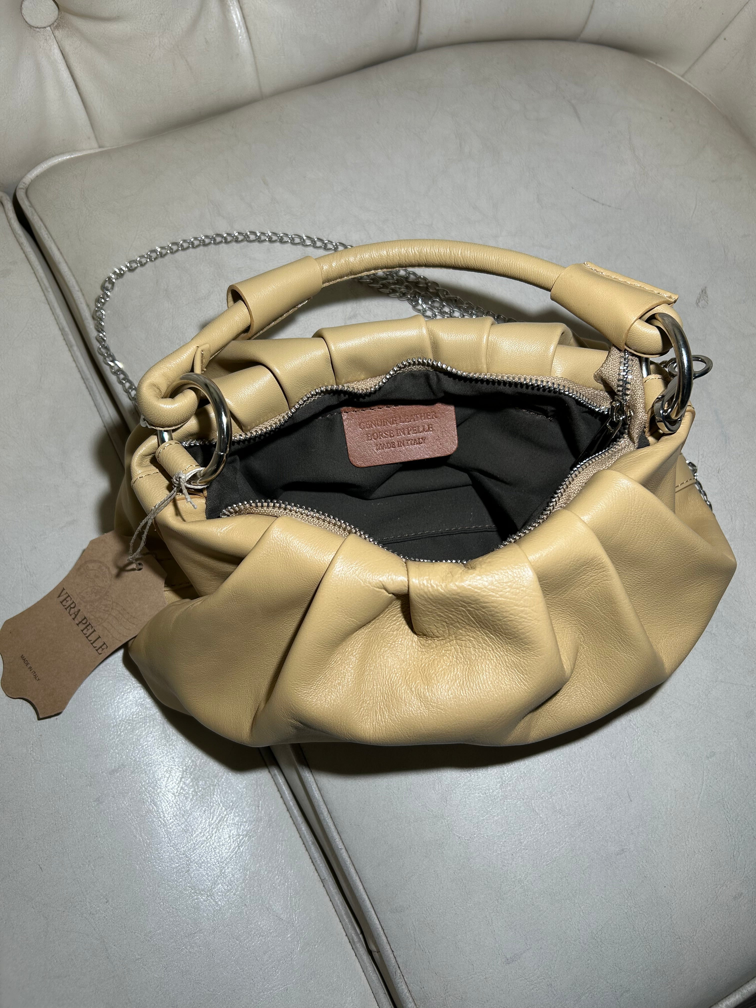 BORSA IN VERA PELLE CON MANICO MORBIDO E TRACOLLA CATENA COL.BEIGE