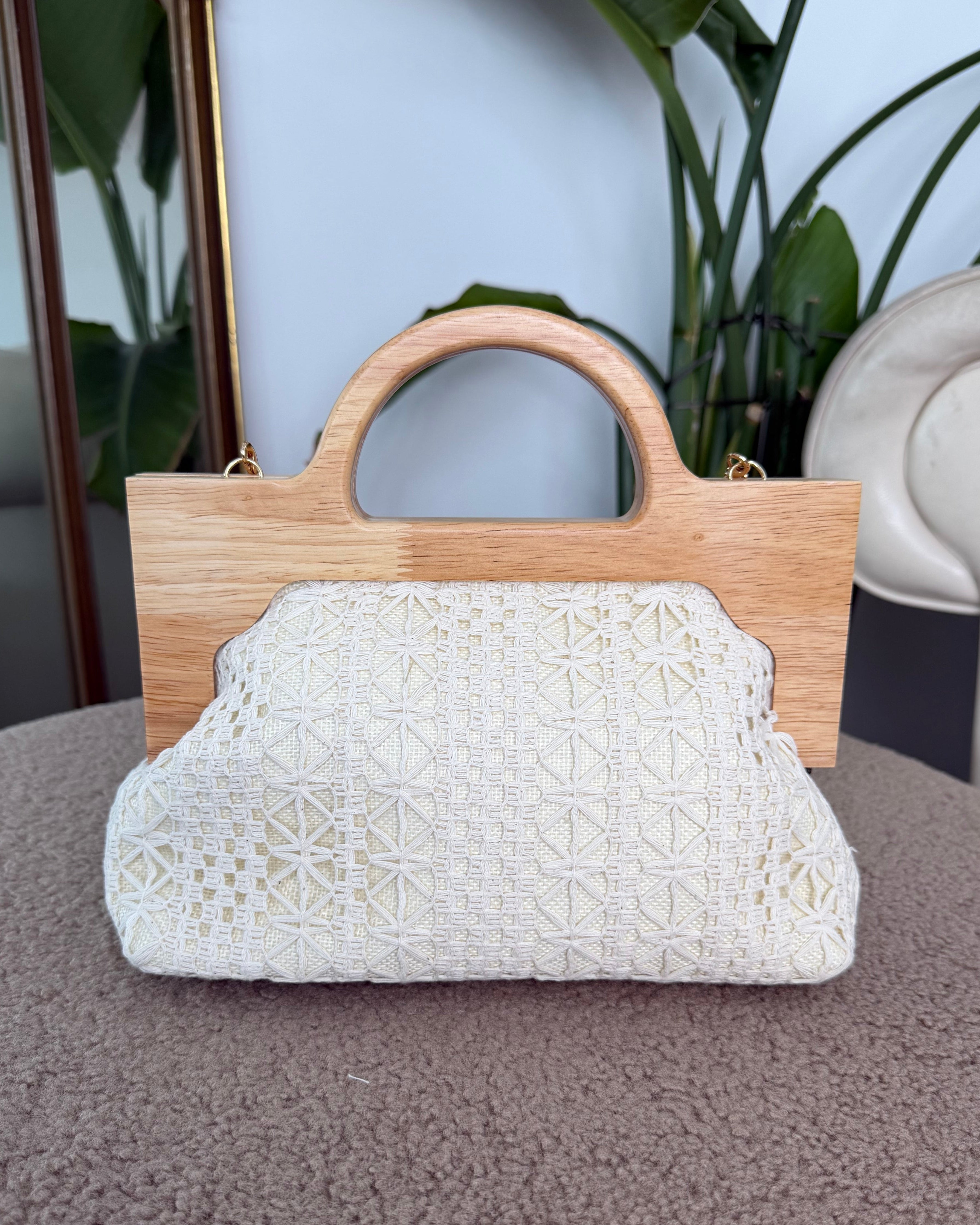 BORSA IN TESSUTO INTRECCIATO CON MANICO IN LEGNO COL. BIANCO