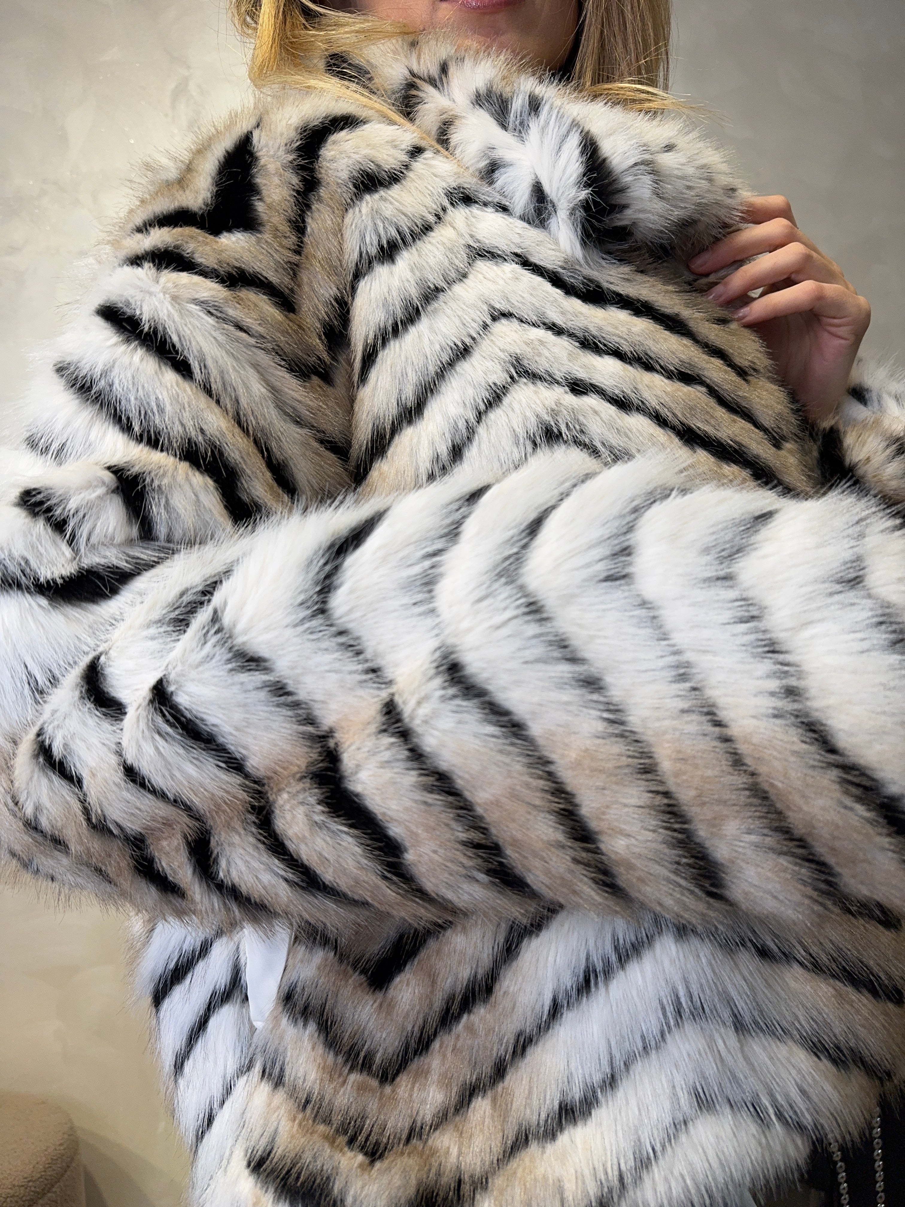 ECOPELLICCIA CON DISEGNO RESCA BICOLOR COL. PANNA