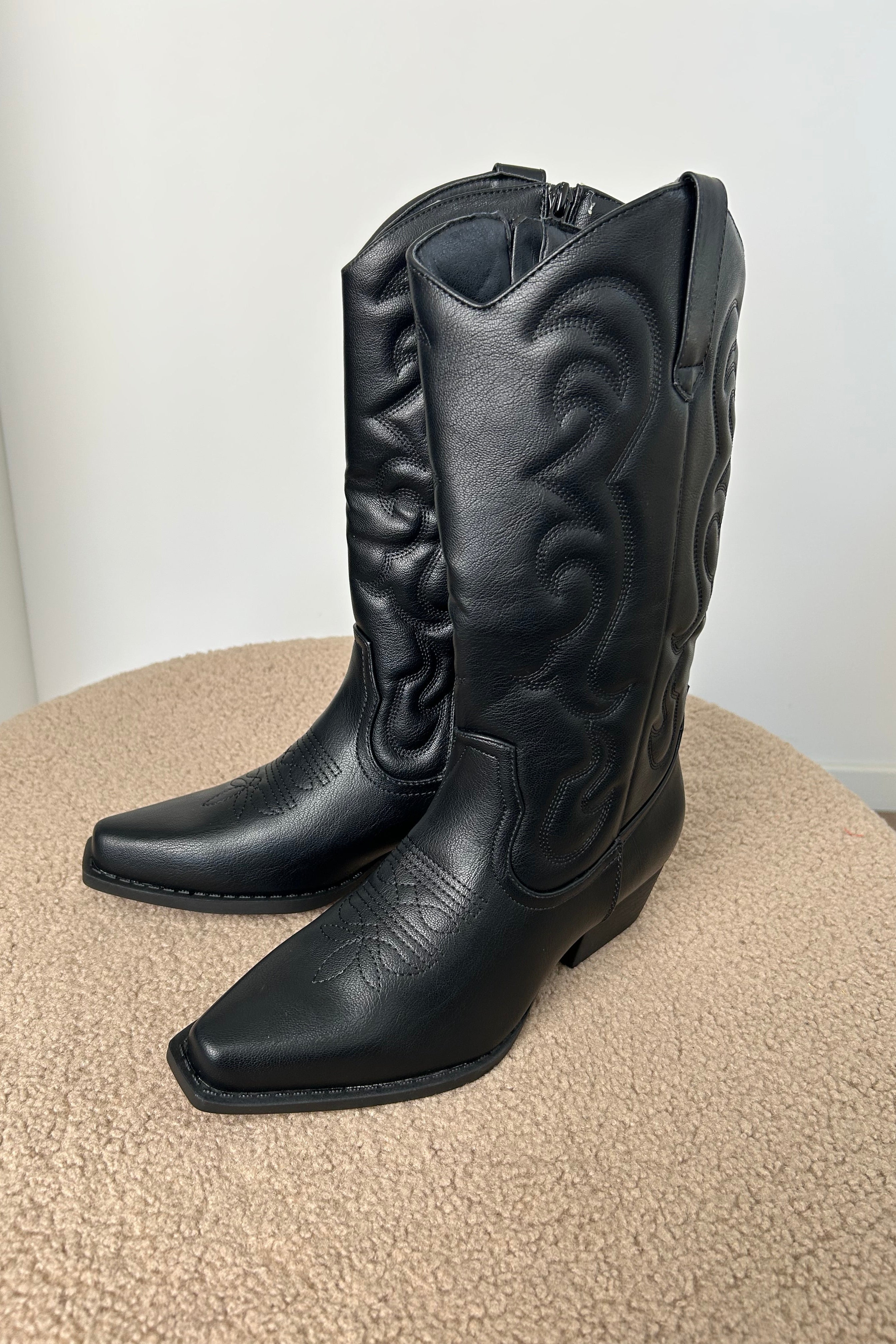 STIVALE TEXANO IN PELLE SCURA CON RICAMO WESTERN COL. NERO