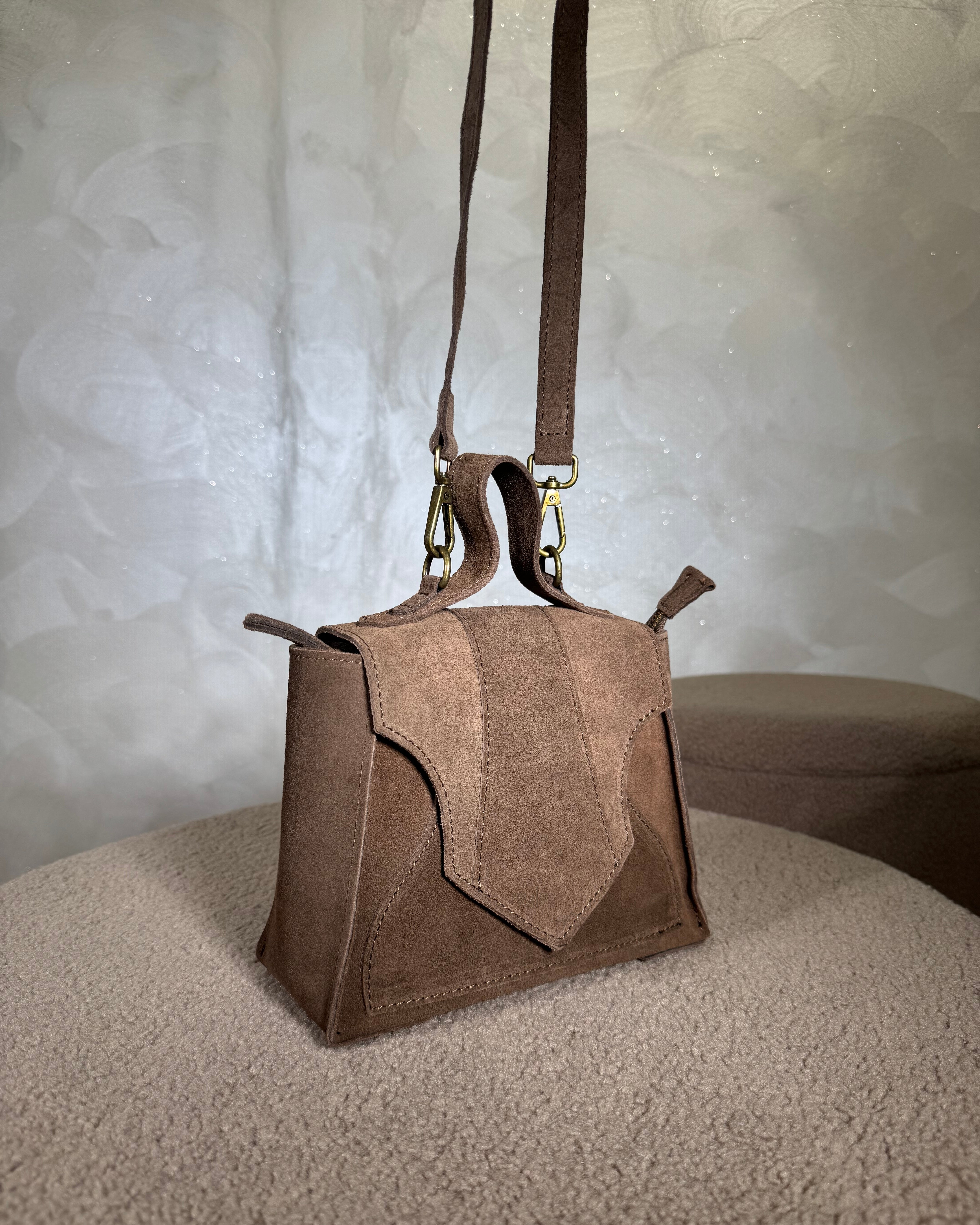 BORSA IN CAMOSCIO CON PANNELLI GEOMETRICI COL.FANGO