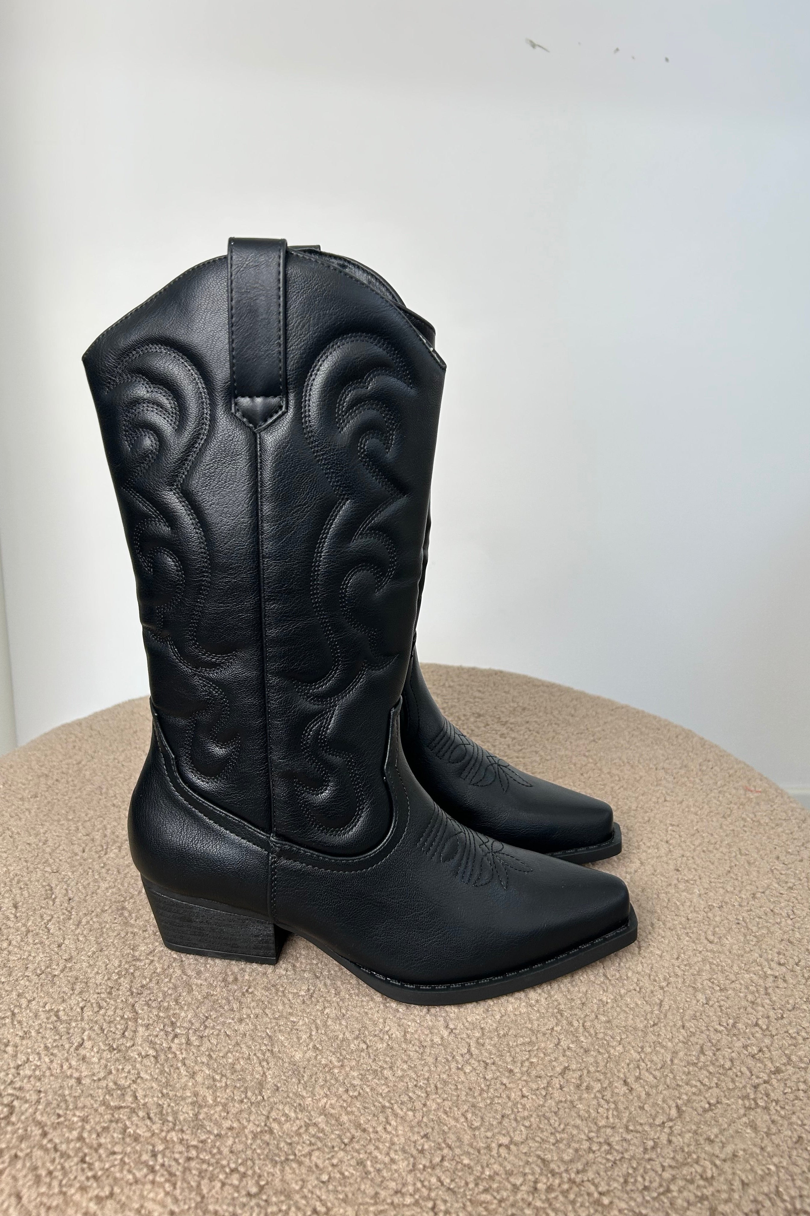 STIVALE TEXANO IN PELLE SCURA CON RICAMO WESTERN COL. NERO