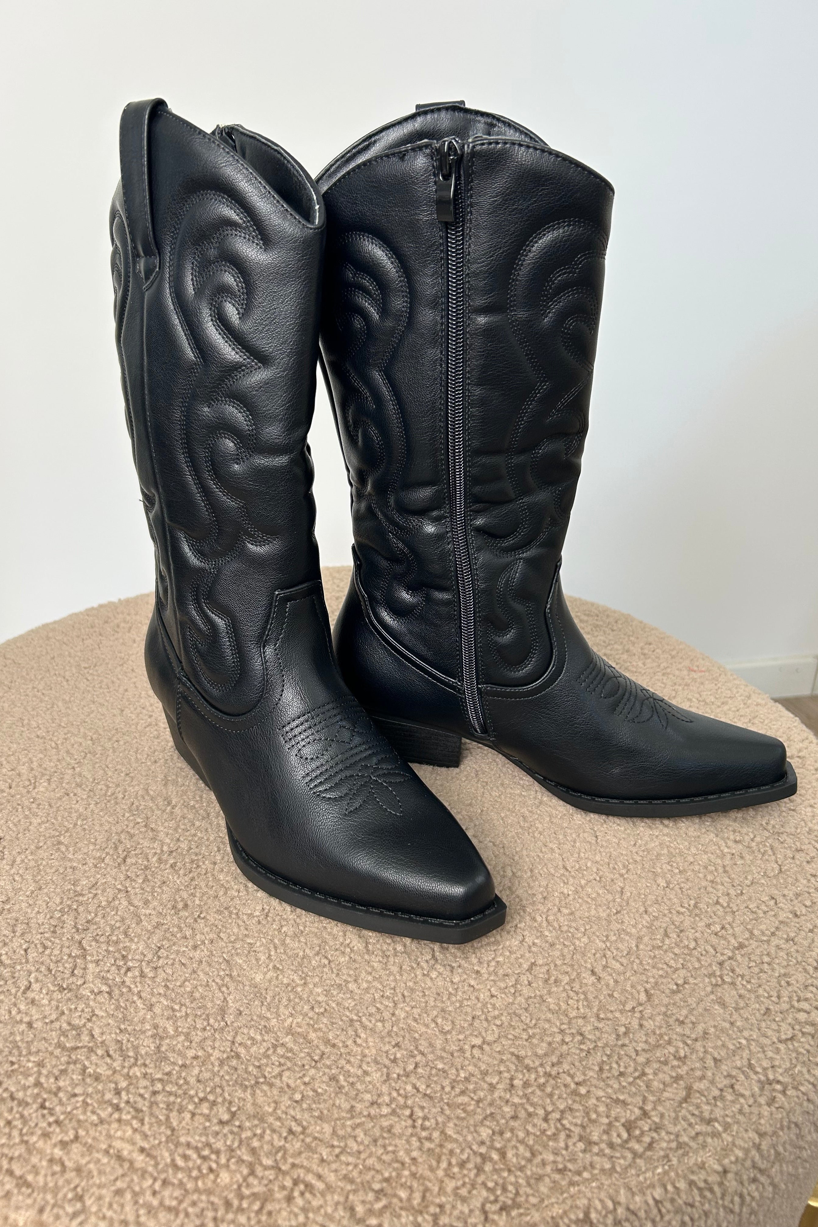 STIVALE TEXANO IN PELLE SCURA CON RICAMO WESTERN COL. NERO