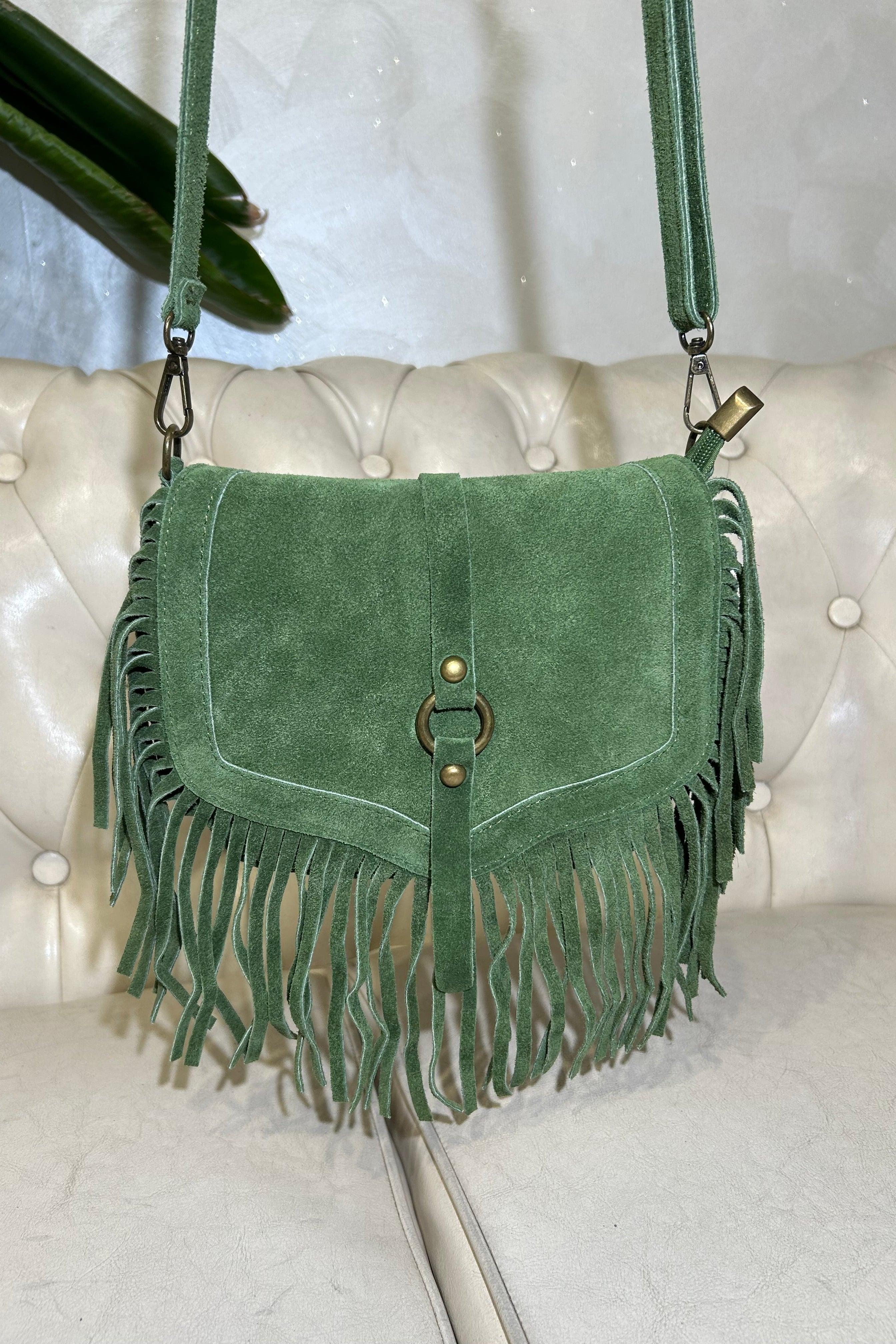BORSA IN VERA PELLE SCAMOSCIATA CON FRANGE E TRACOLLA COL.VERDE