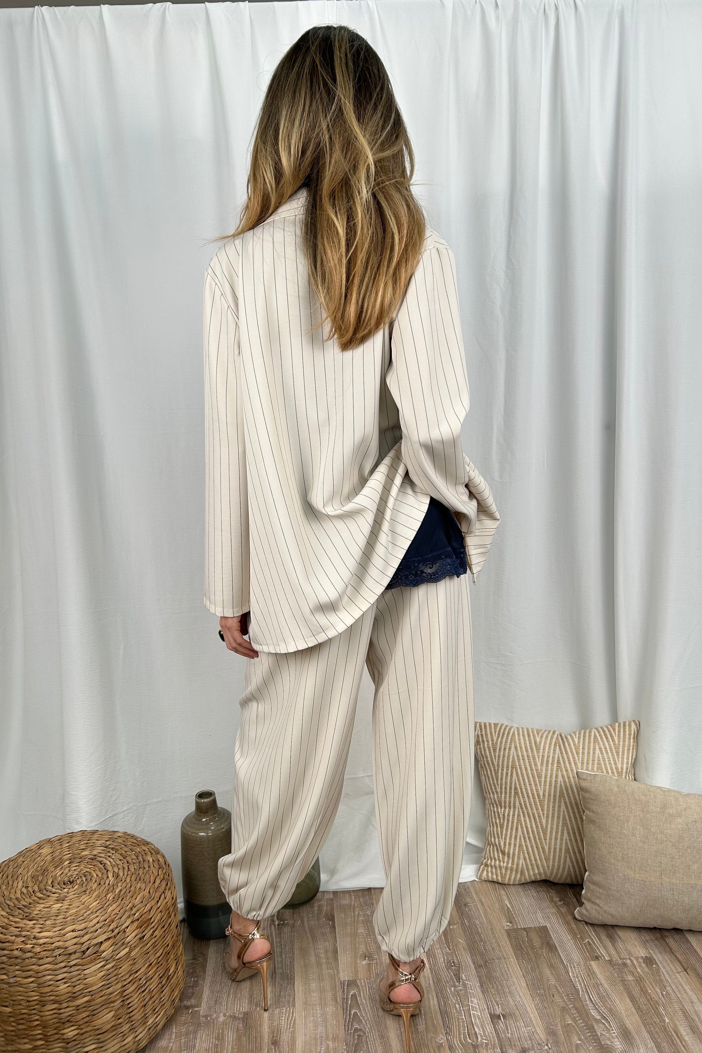 COMPLETO GIACCA SCIALLATA E PANTALONE ALADIN IN MICRO GESSATURA COL. NATURALE