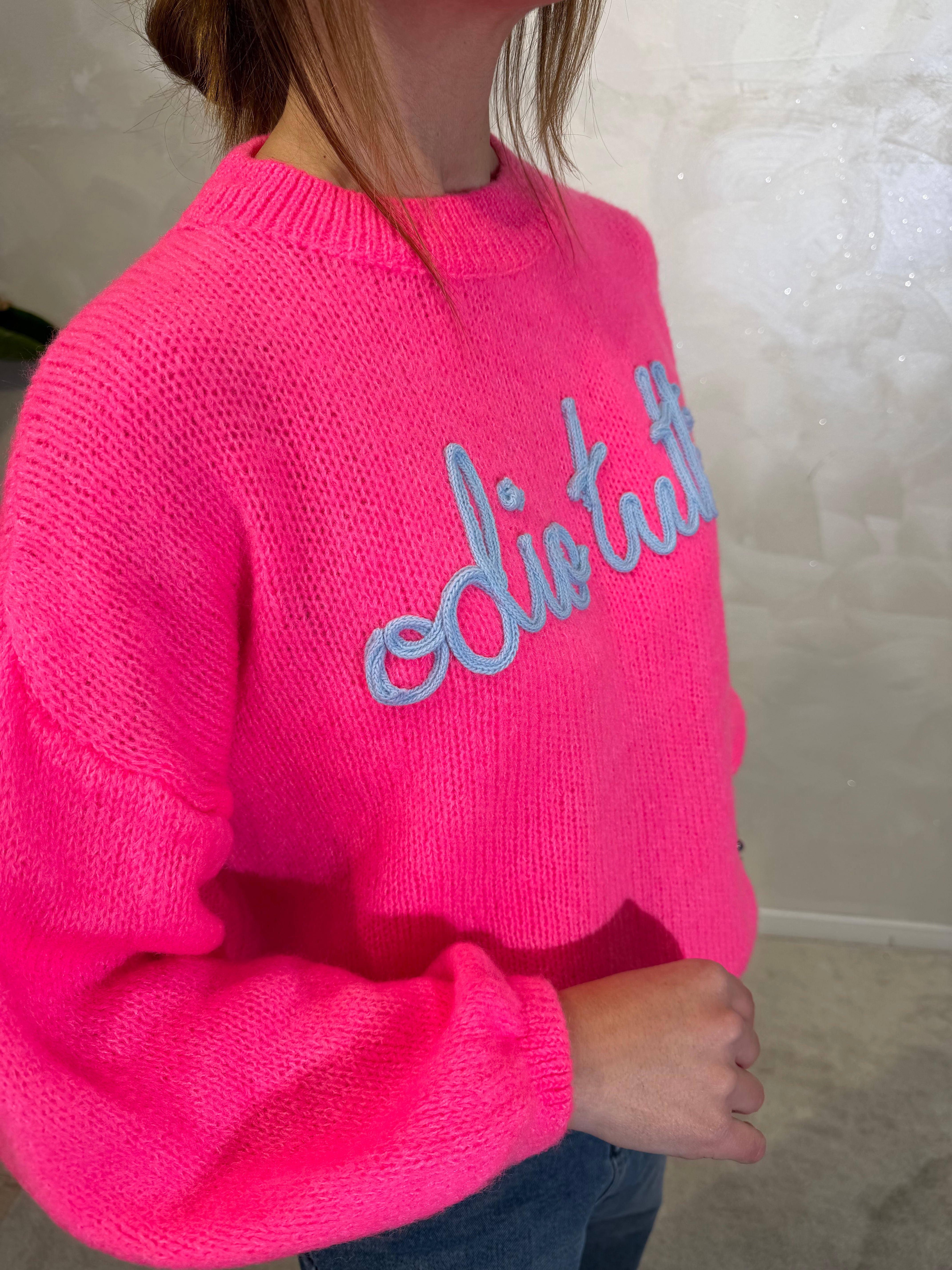 MAGLIONE CON RICAMO "ODIO TUTTI" COL. FUXIA