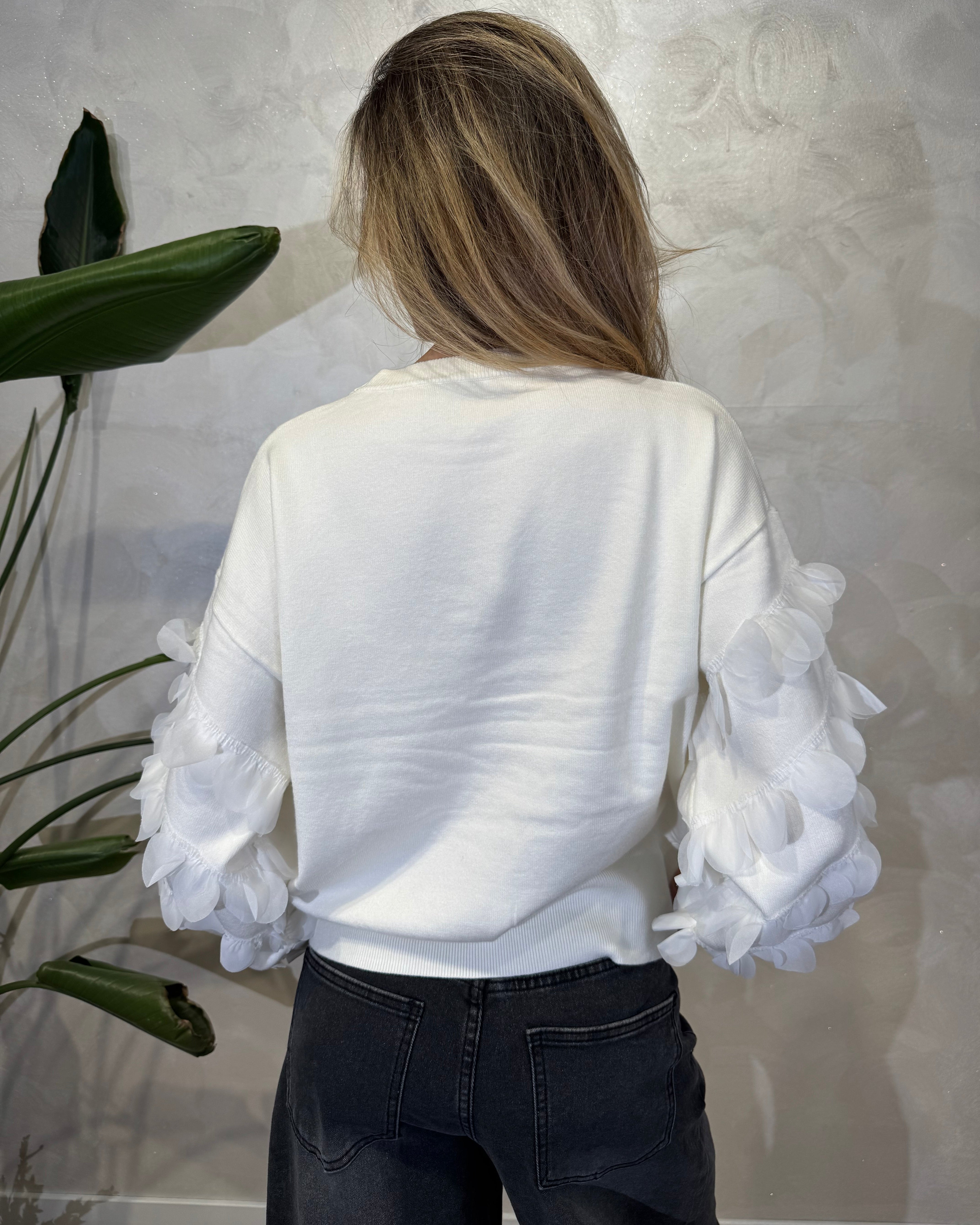 MAGLIA TRICOT CON PARTICOLARI APPLICAZIONI ALLE MANICHE COL. PANNA