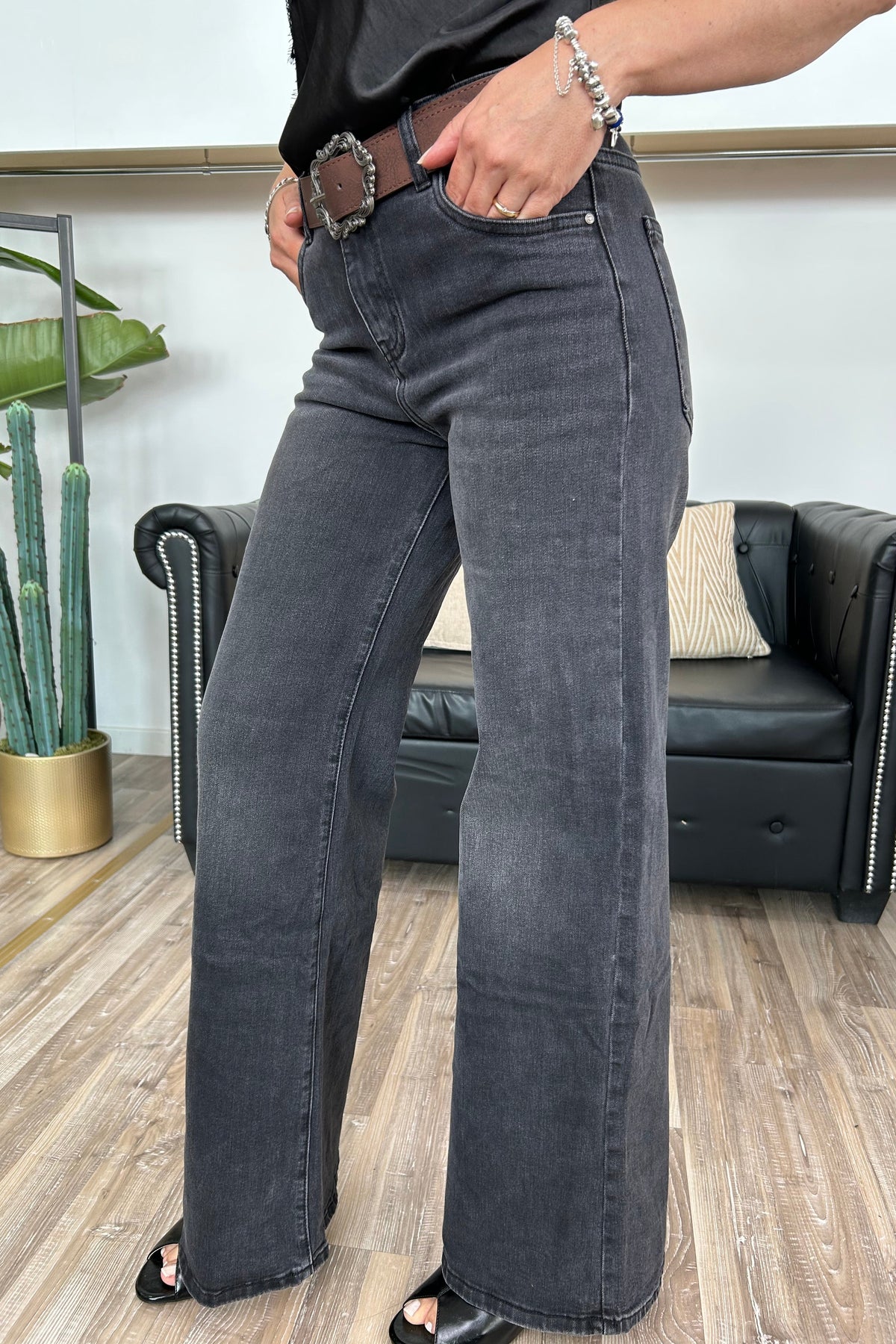 JEANS NERO PALAZZO CON CINTURA DECORATIVA MOD. NADIA
