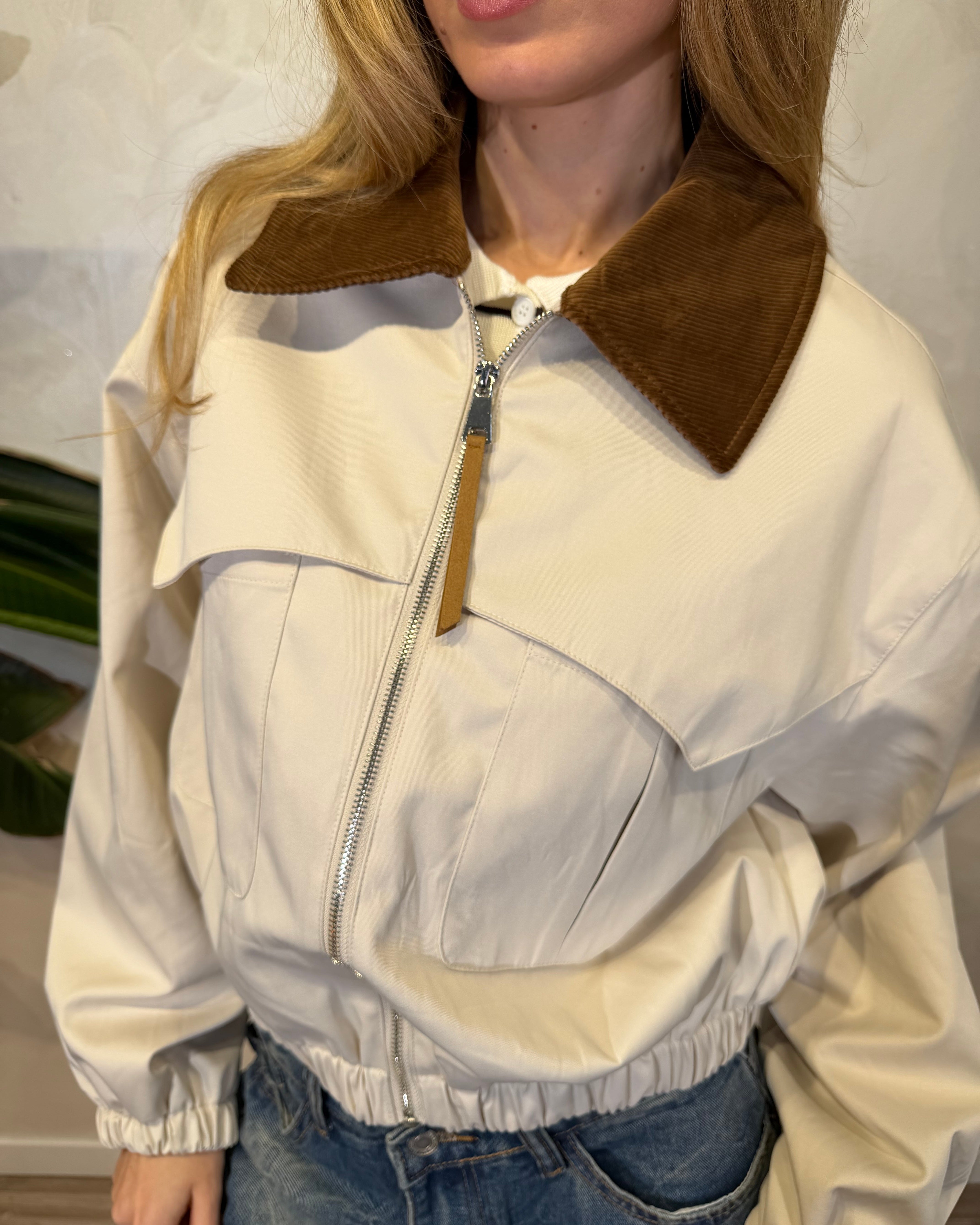 GIUBBOTTO CORTO CON COLLO IN VELLUTO A COSTE COL. BURRO CHIARO