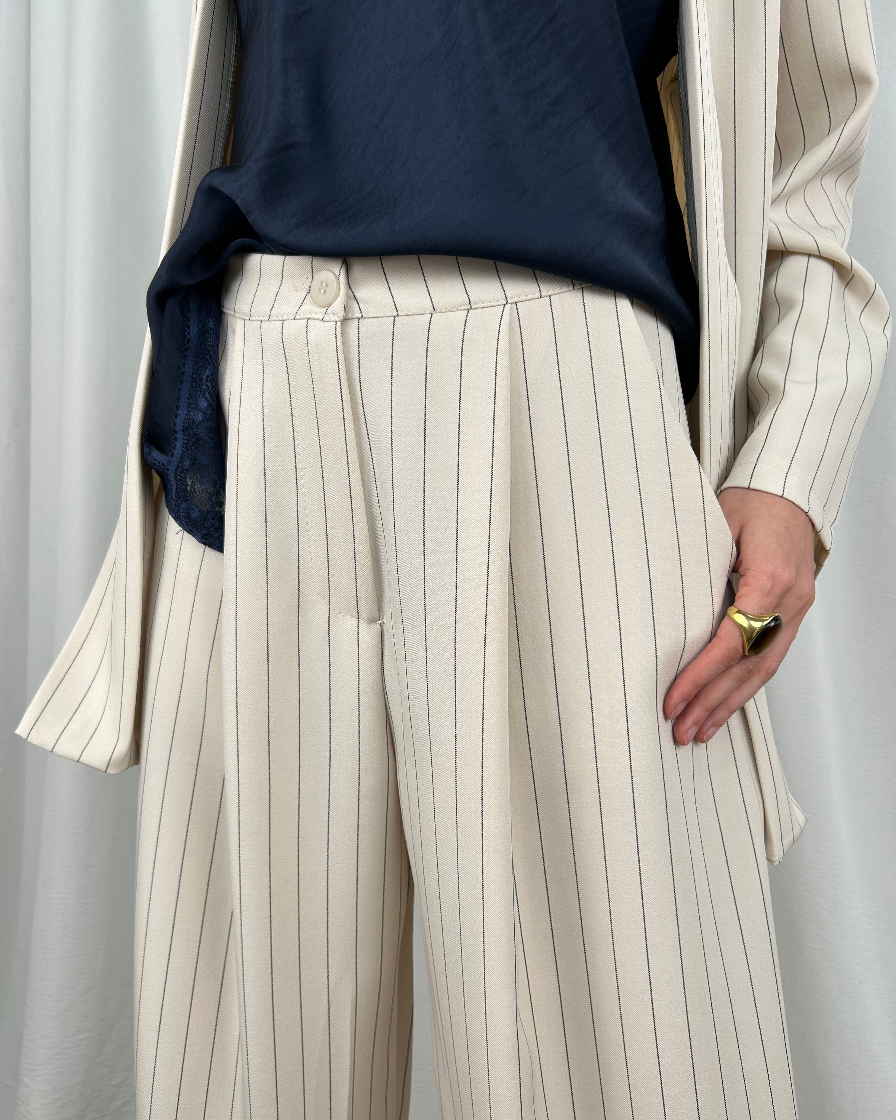 COMPLETO GIACCA SCIALLATA E PANTALONE ALADIN IN MICRO GESSATURA COL. NATURALE