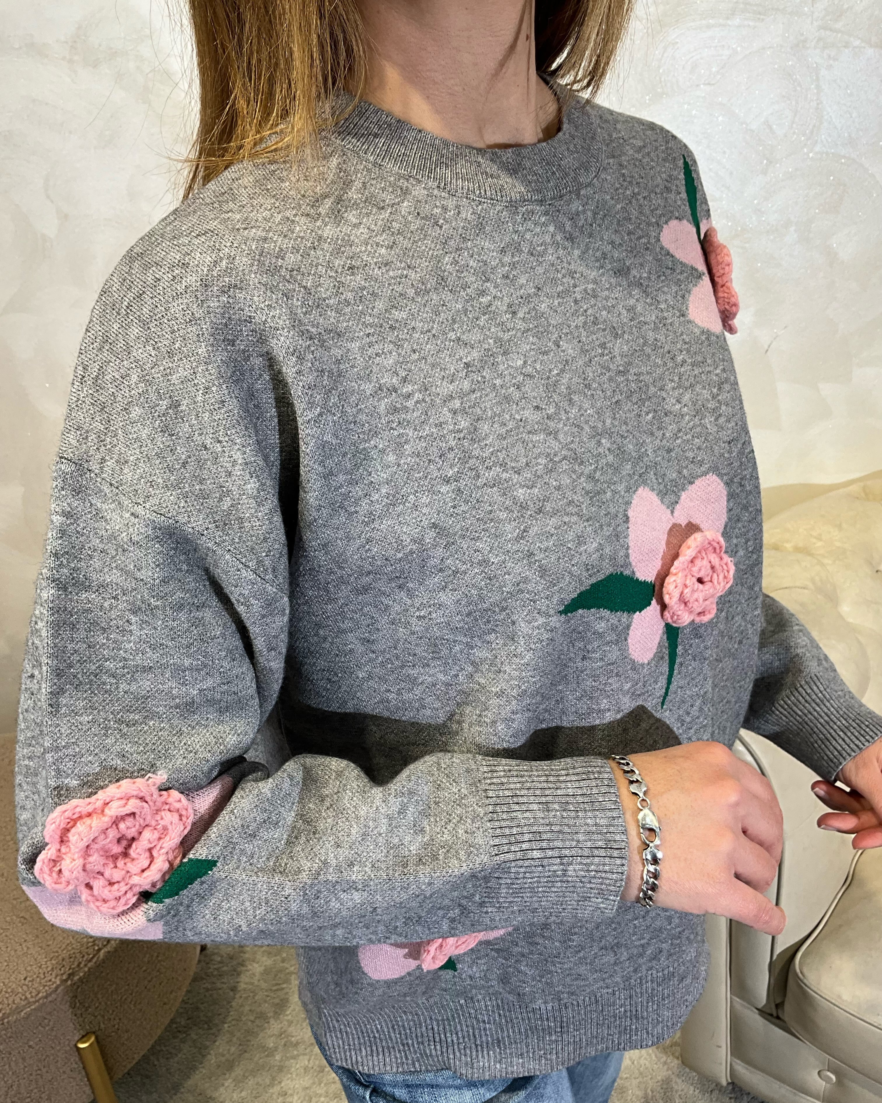 MAGLIA CON RICAMO FLOREALE COL. GRIGIO