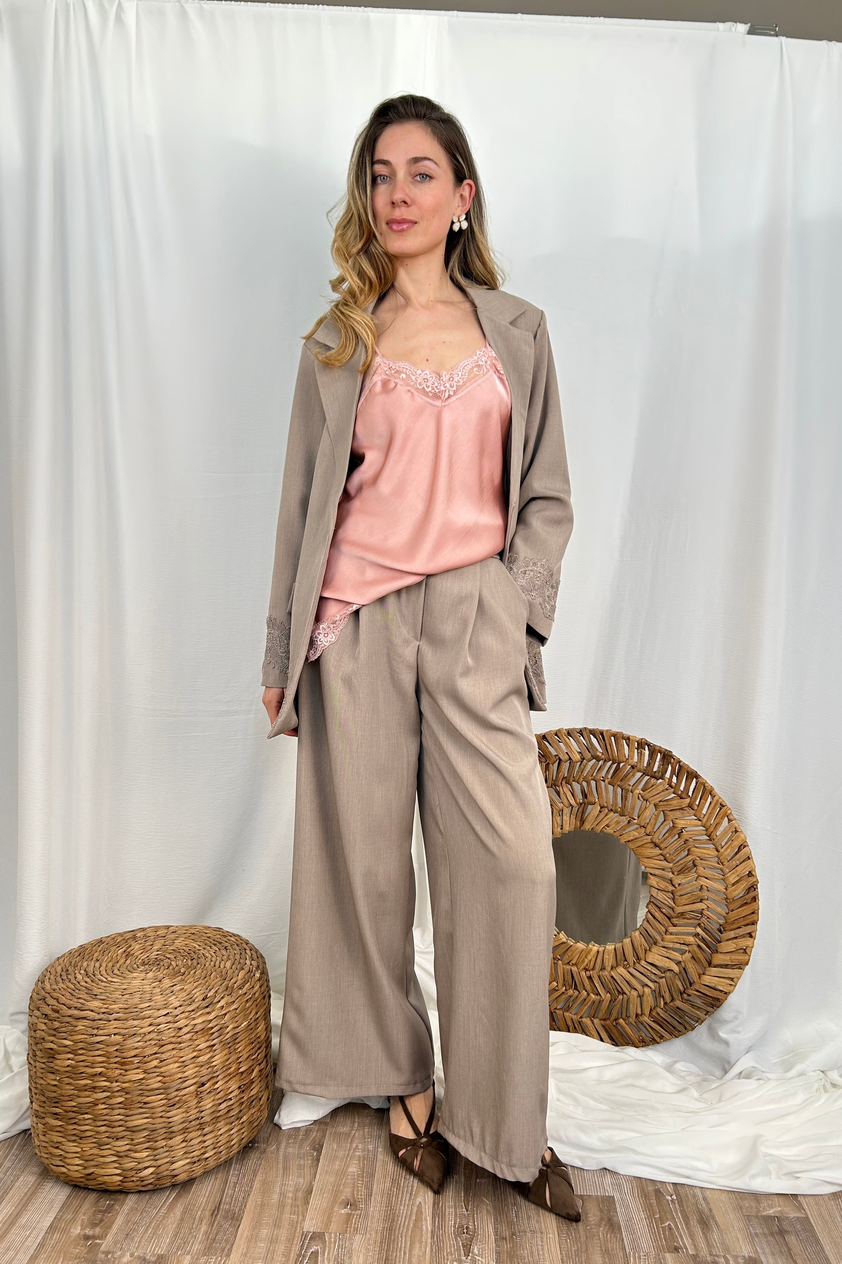 PANTALONE VITA ALTA GAMBA AMPIA CON PIEGHE FRONTALI COL. TORTORA