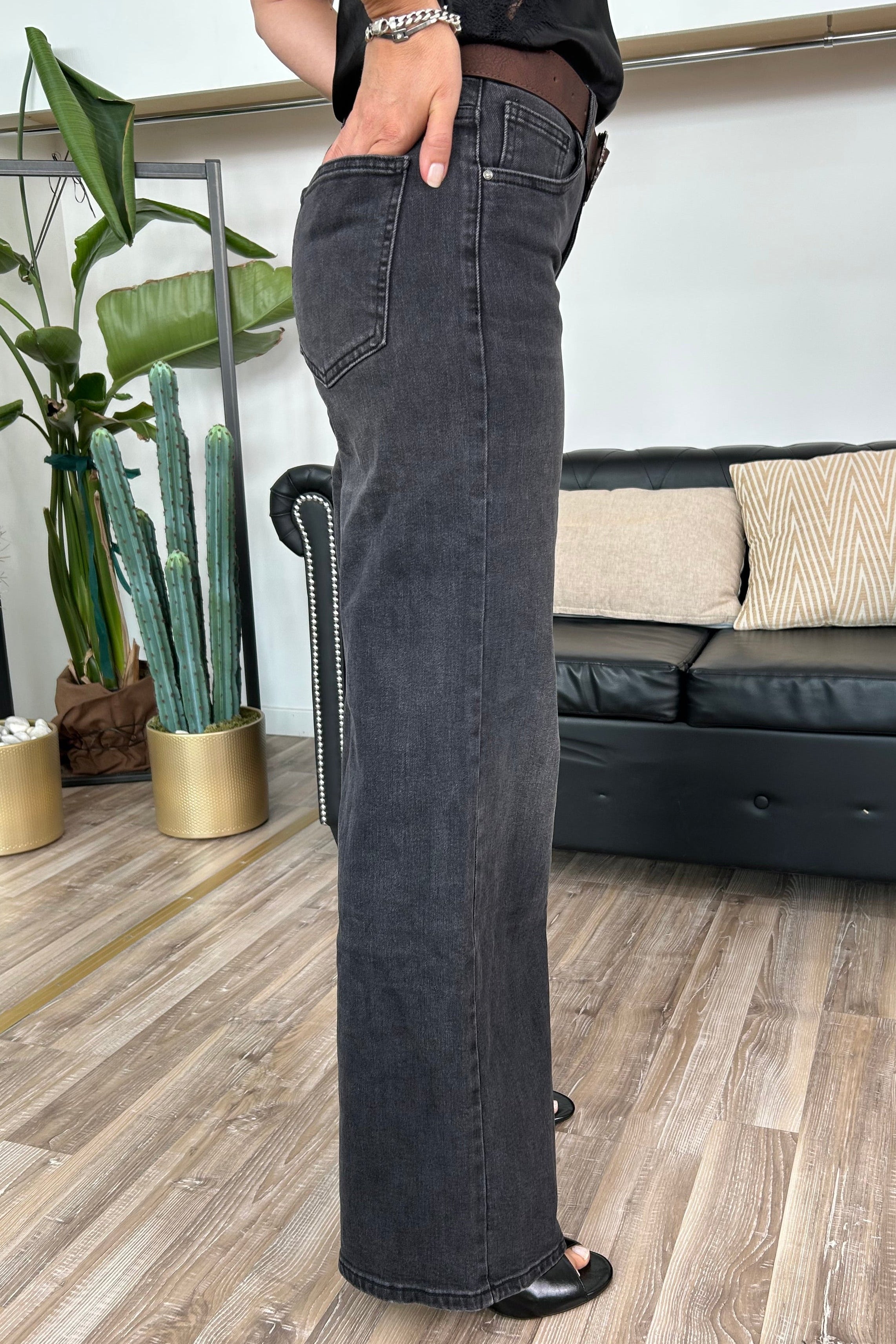 JEANS NERO PALAZZO CON CINTURA DECORATIVA MOD. NADIA