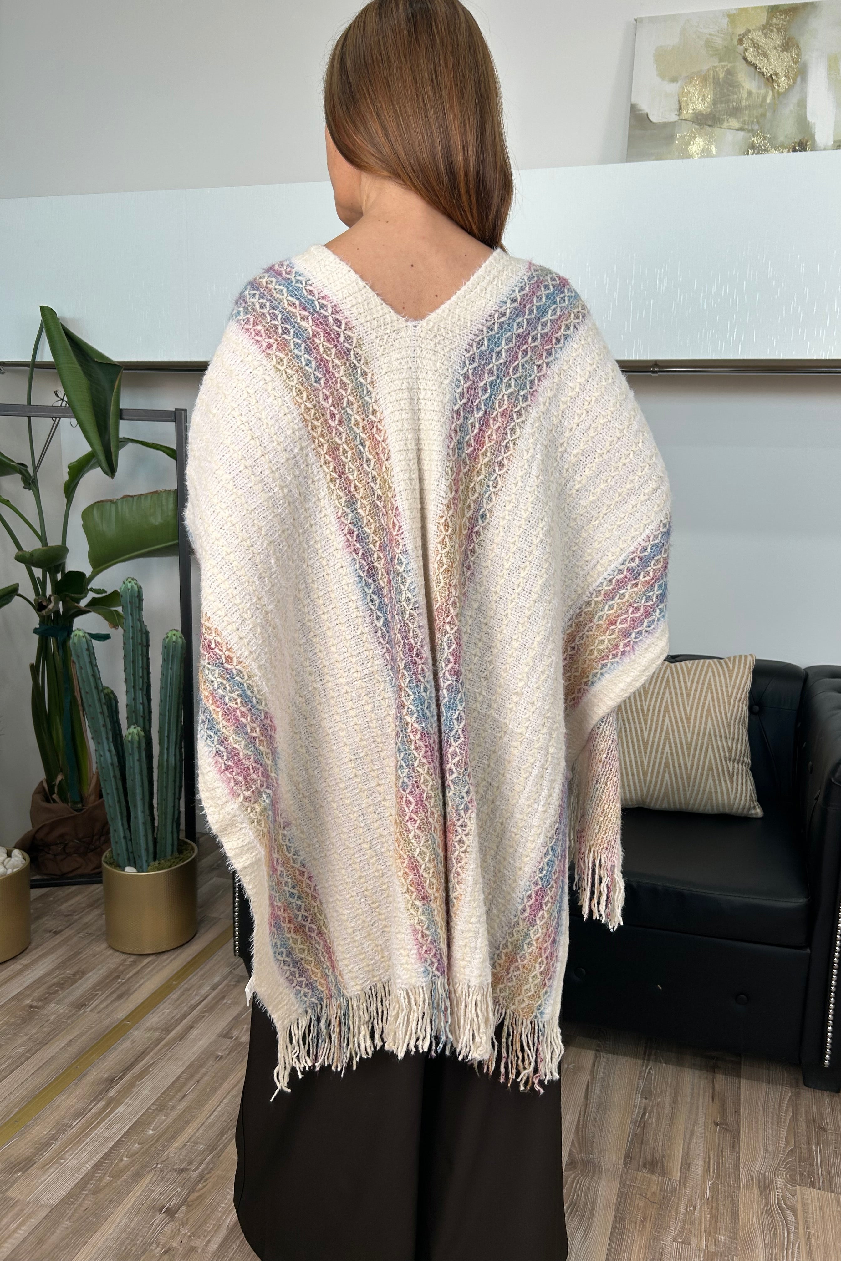 MANTELLA CON FRANGE E RIGHE PASTEL FONDO BEIGE