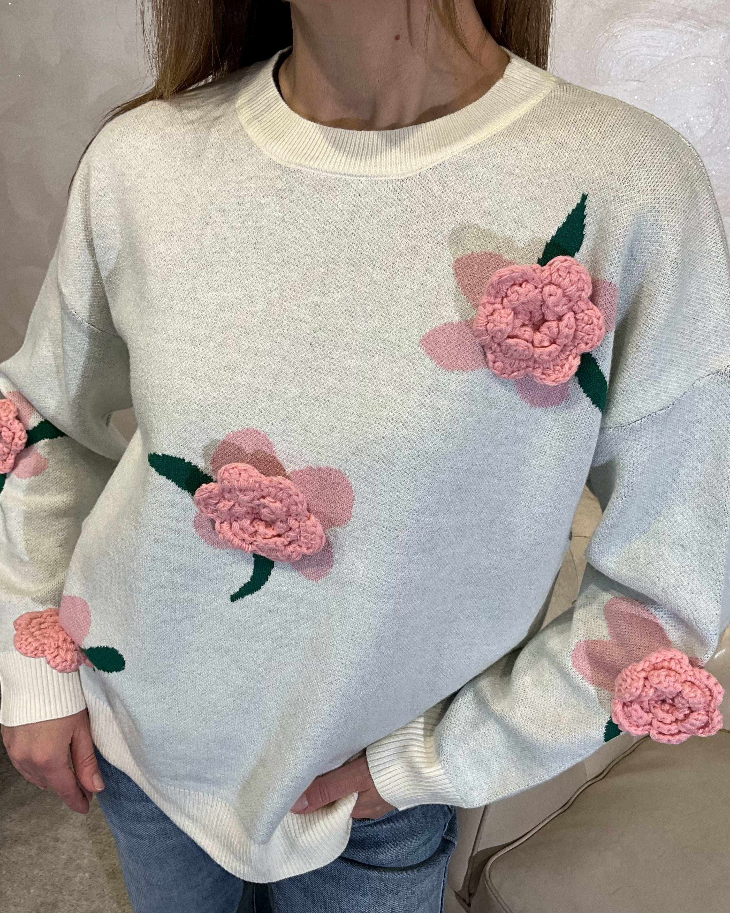 MAGLIA CON RICAMO FLOREALE COL. BIANCO