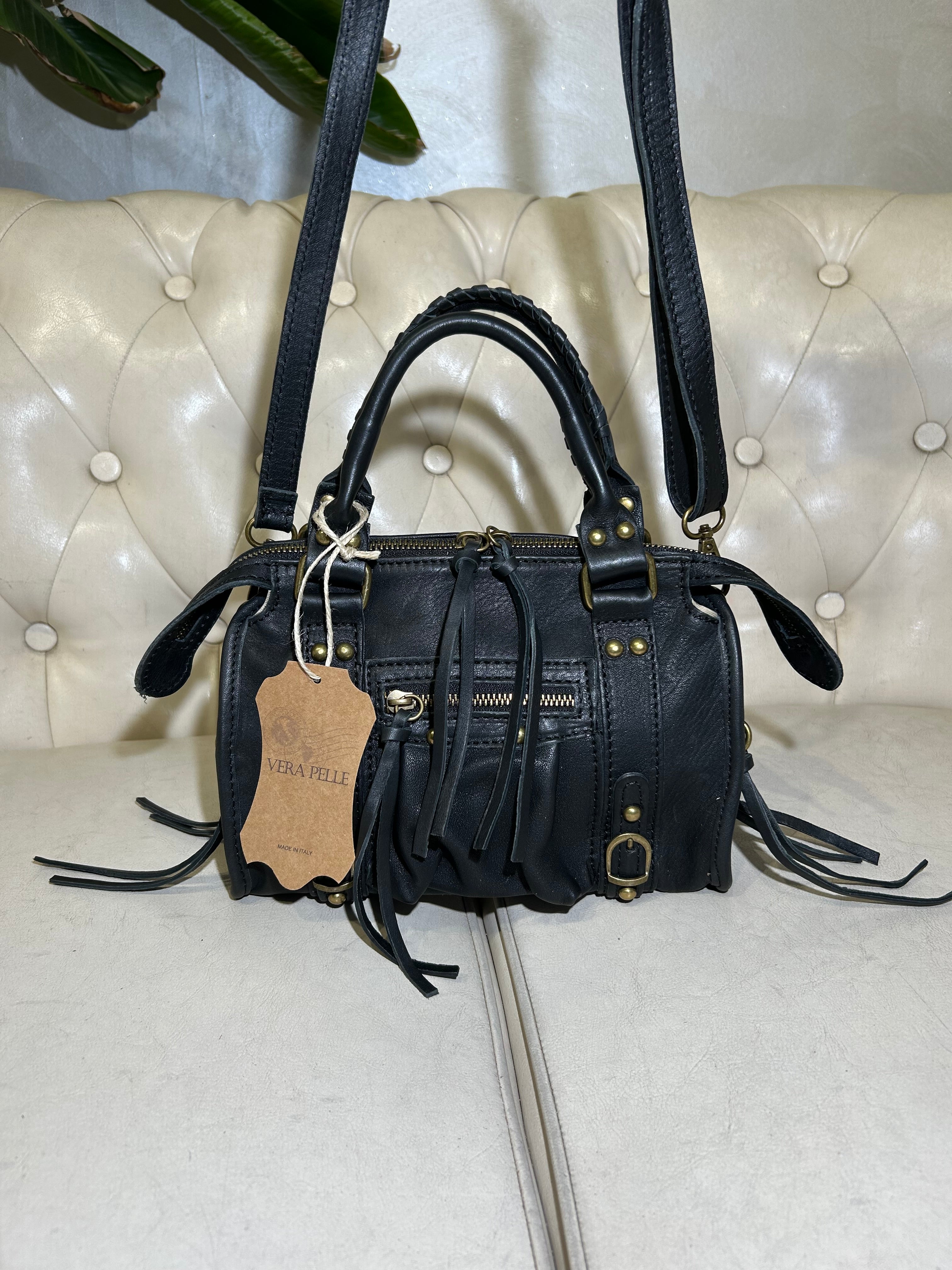 BORSA IN VERA PELLE CON ZIP E DETTAGLI METALLICI COL.NERO