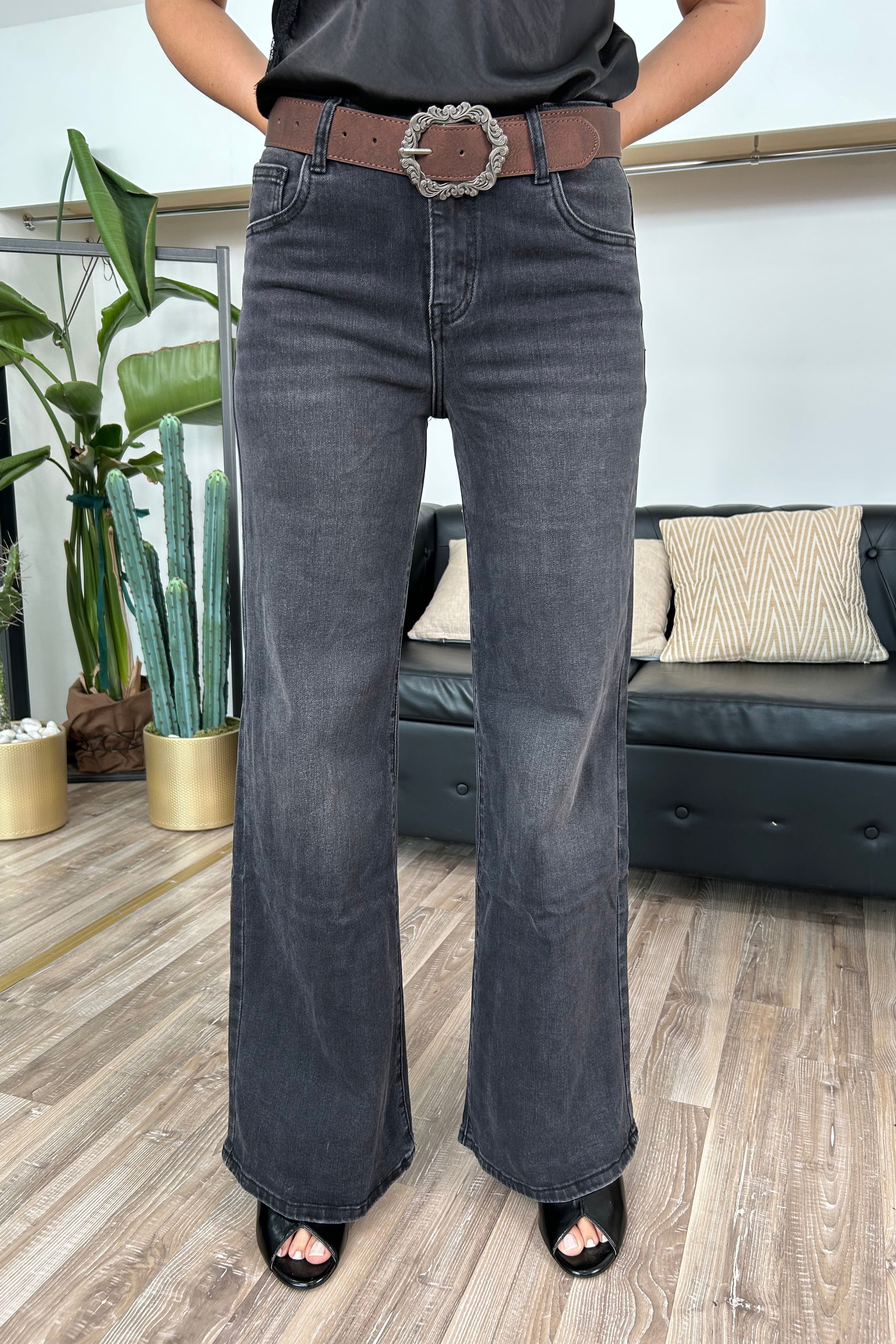 JEANS NERO PALAZZO CON CINTURA DECORATIVA MOD. NADIA