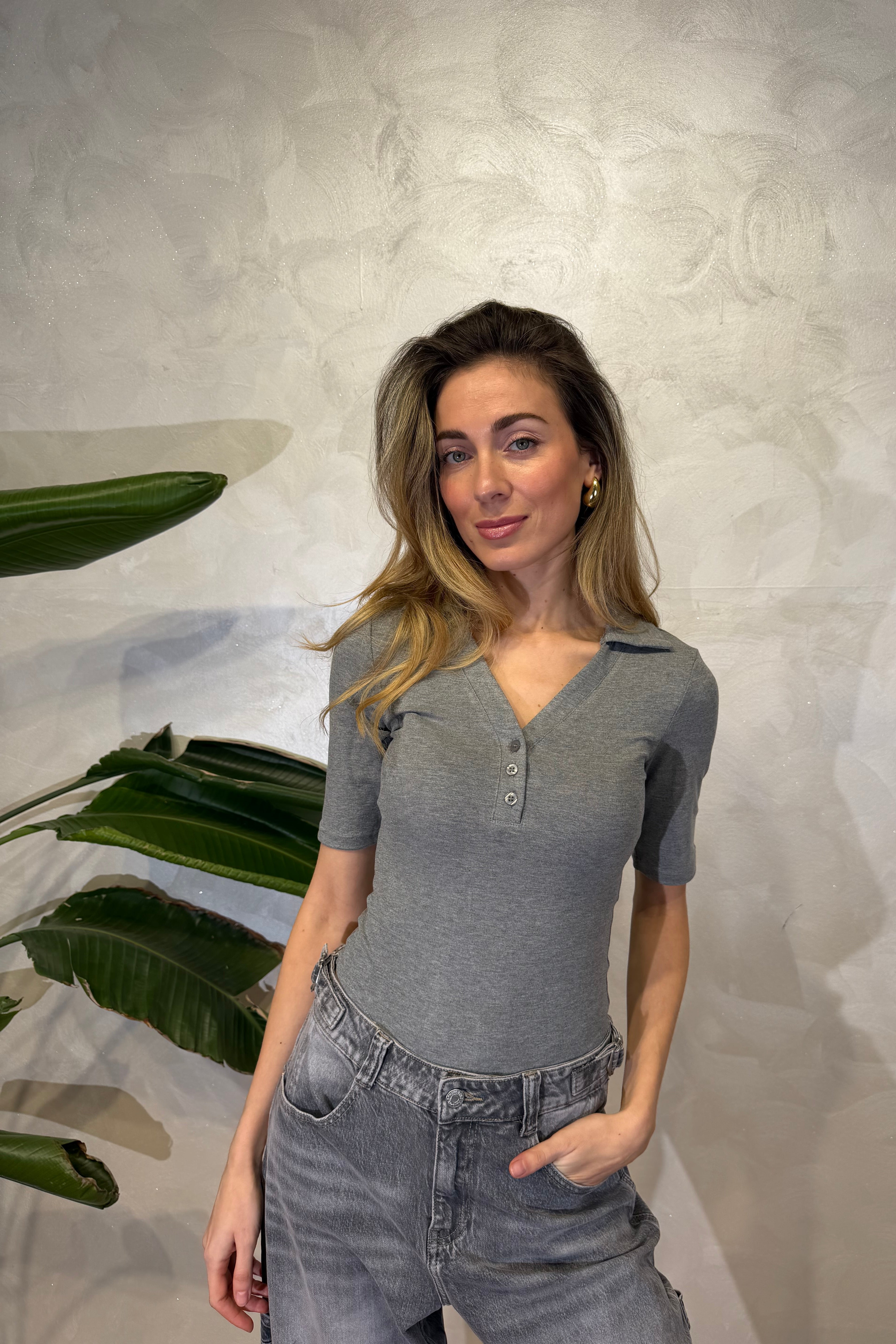 BODY ADERENTE CON SCOLLO POLO A BOTTONCINI COL.GREY