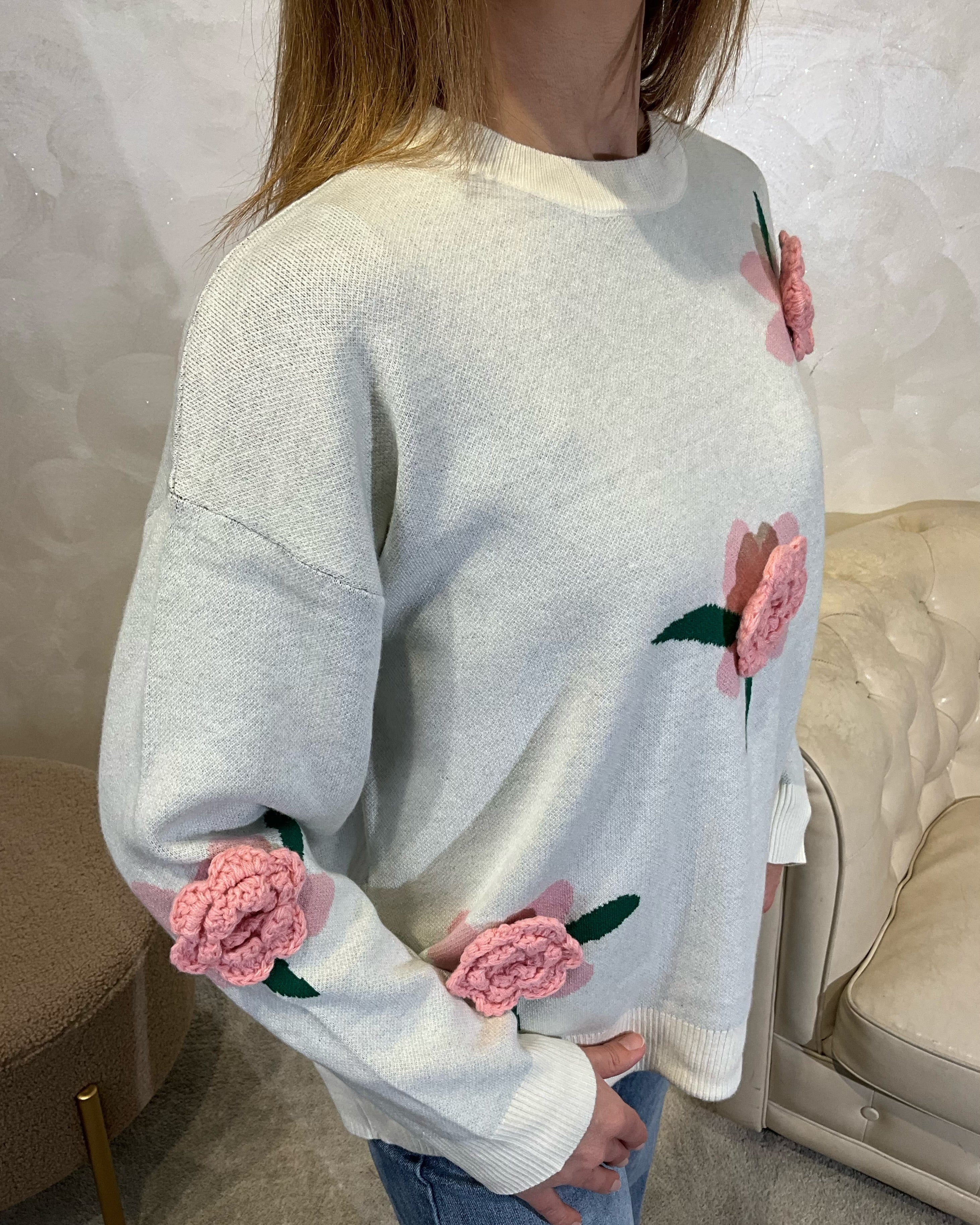 MAGLIA CON RICAMO FLOREALE COL. BIANCO