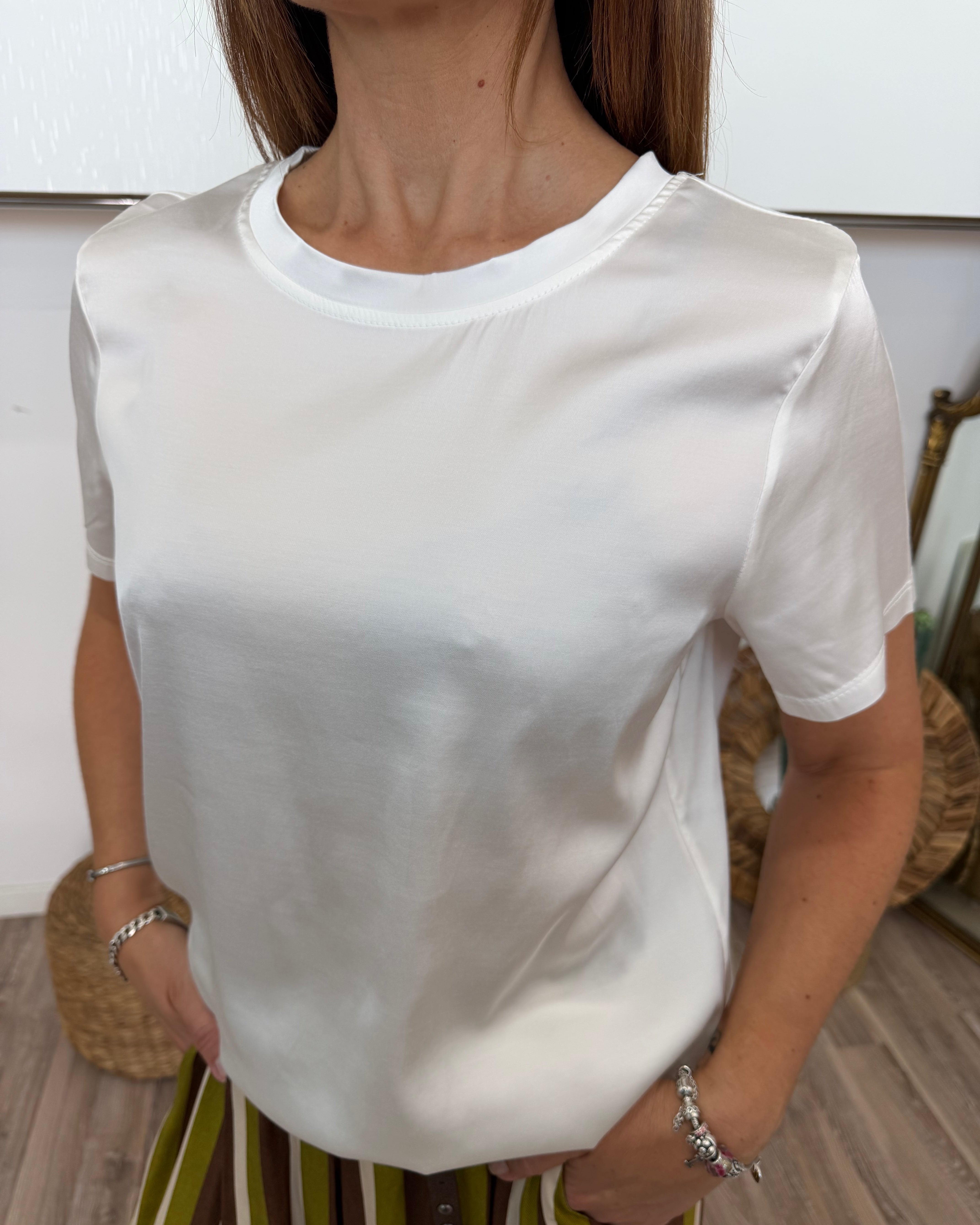T-SHIRT AMPIA INVISCOSA SATINATA ELASTICIZZATA COL. BIANCO