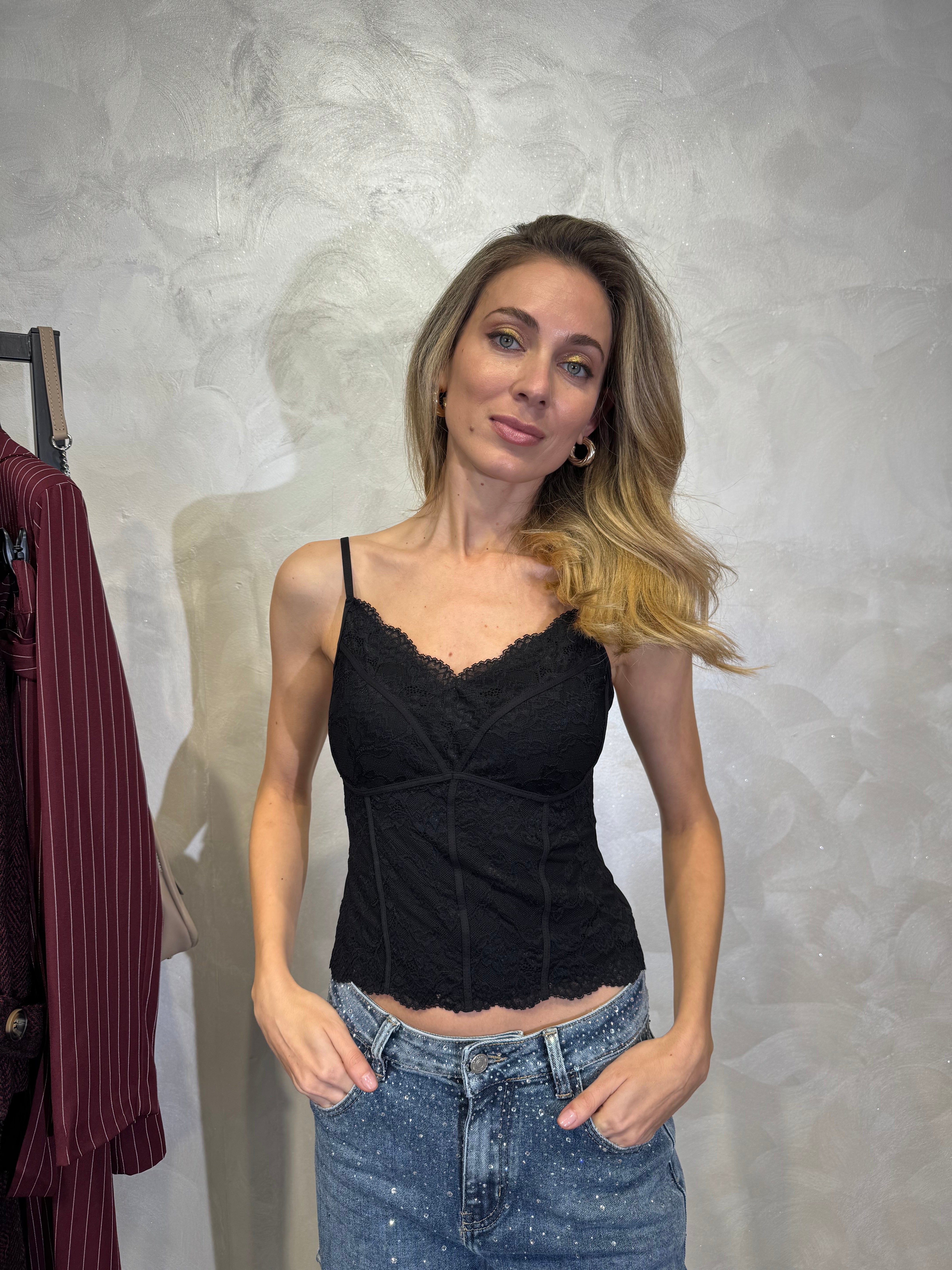 TOP IN PIZZO FLOREALE COL. NERO