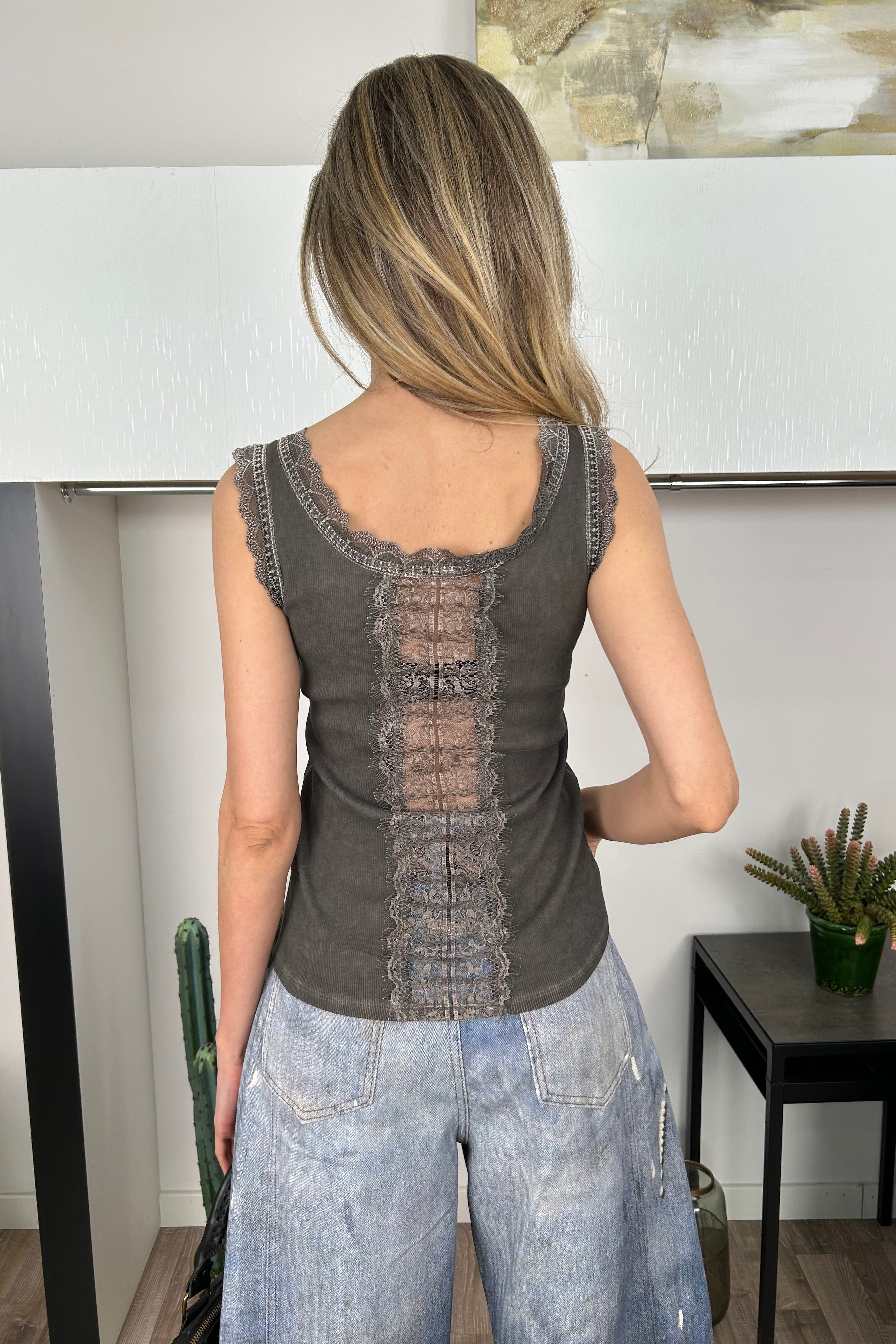 TOP IN COTONE A COSTINE CON INSERTI IN PIZZO TINTURA A FREDDO COL FANGO