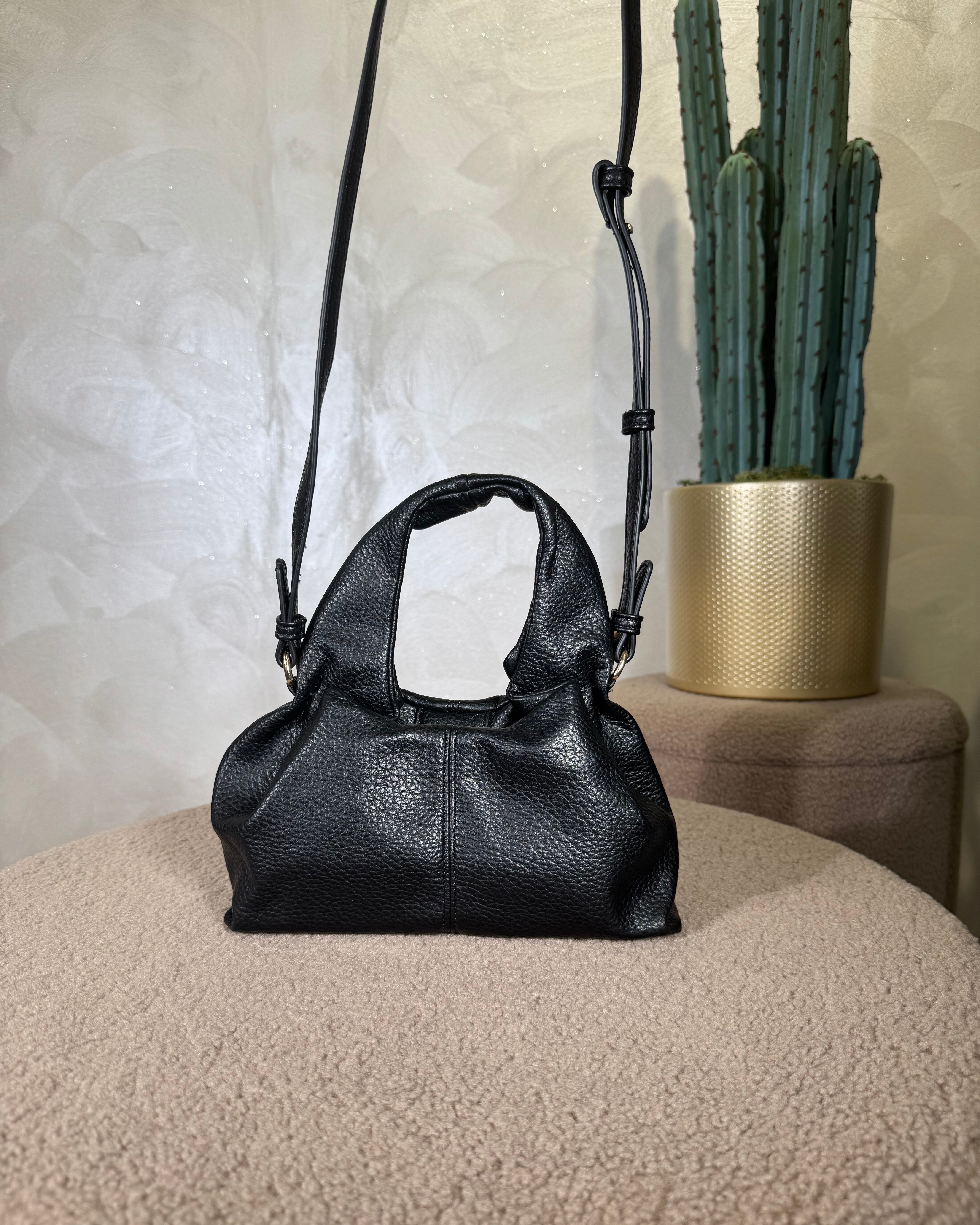 BORSA STRUTTURATA IN ECOPELLE CON DETTAGLI DORATI COL.NERO