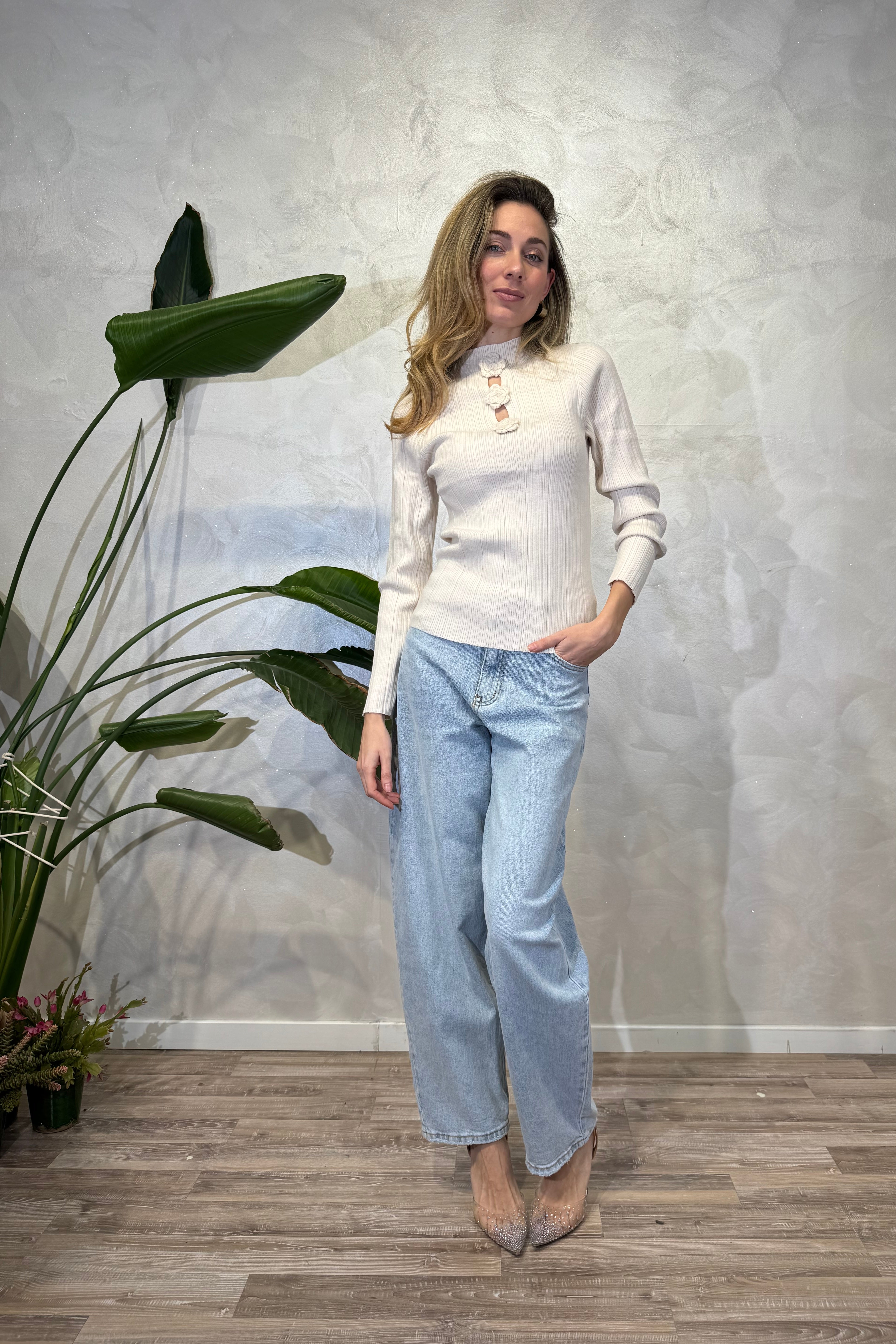 MAGLIA COSTINA CON DETTAGLI FLOWER COL. PANNA