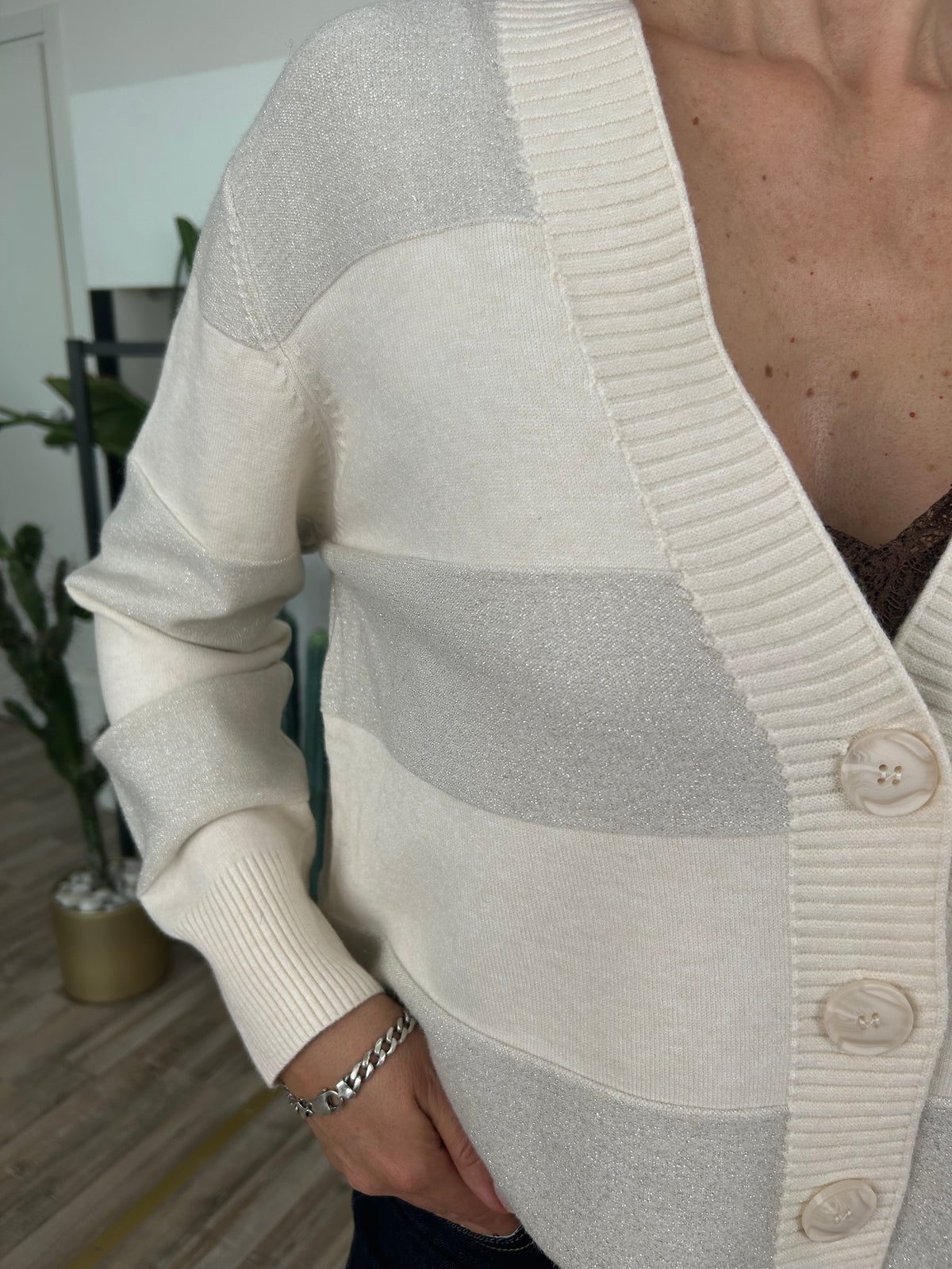 CARDIGAN CON RIGHE UNITE E LUREX SCOLLO A V COL PANNA