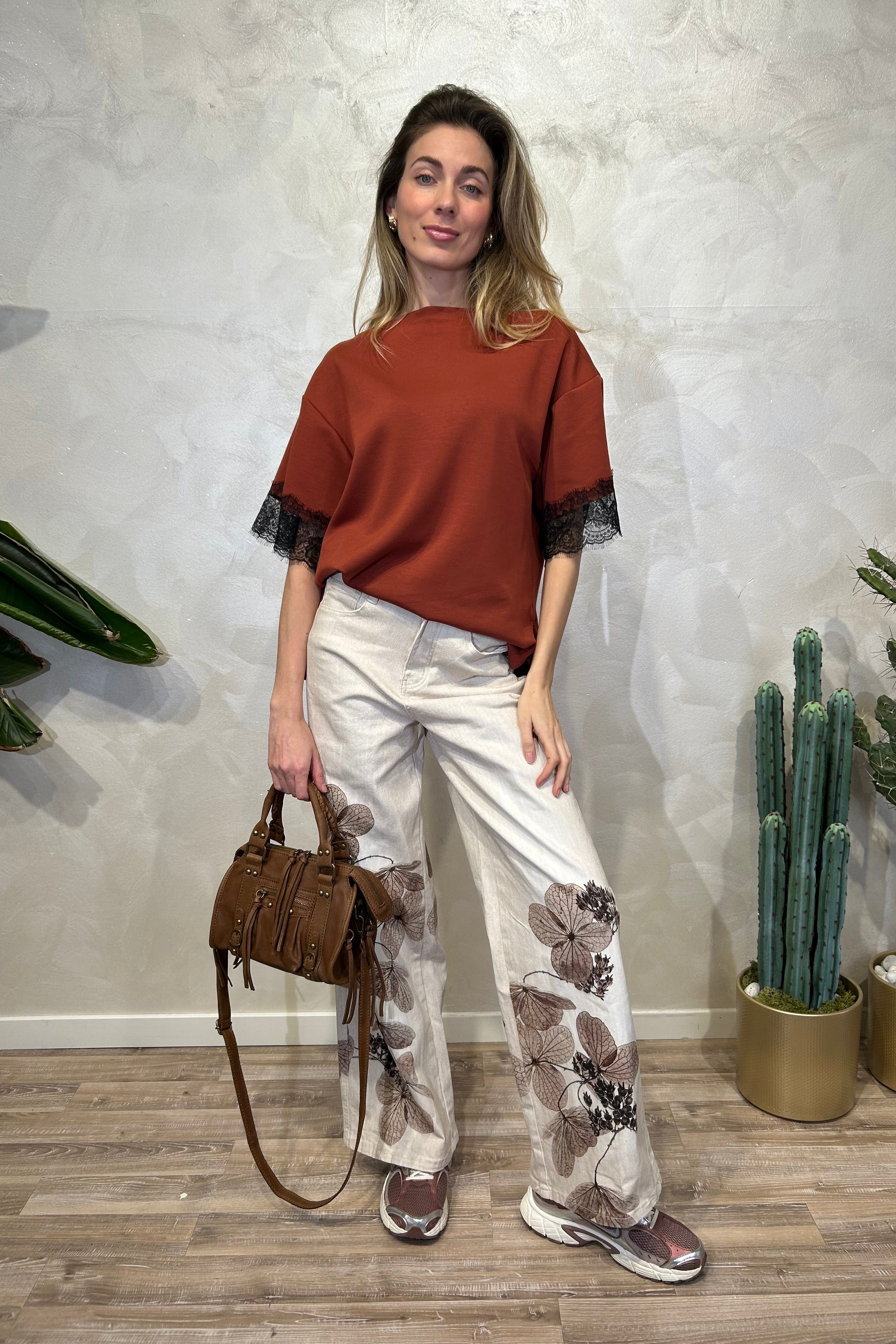 BLUSA CON MANICHE E PIZZO IN CONTRASTO COL. COCCIO