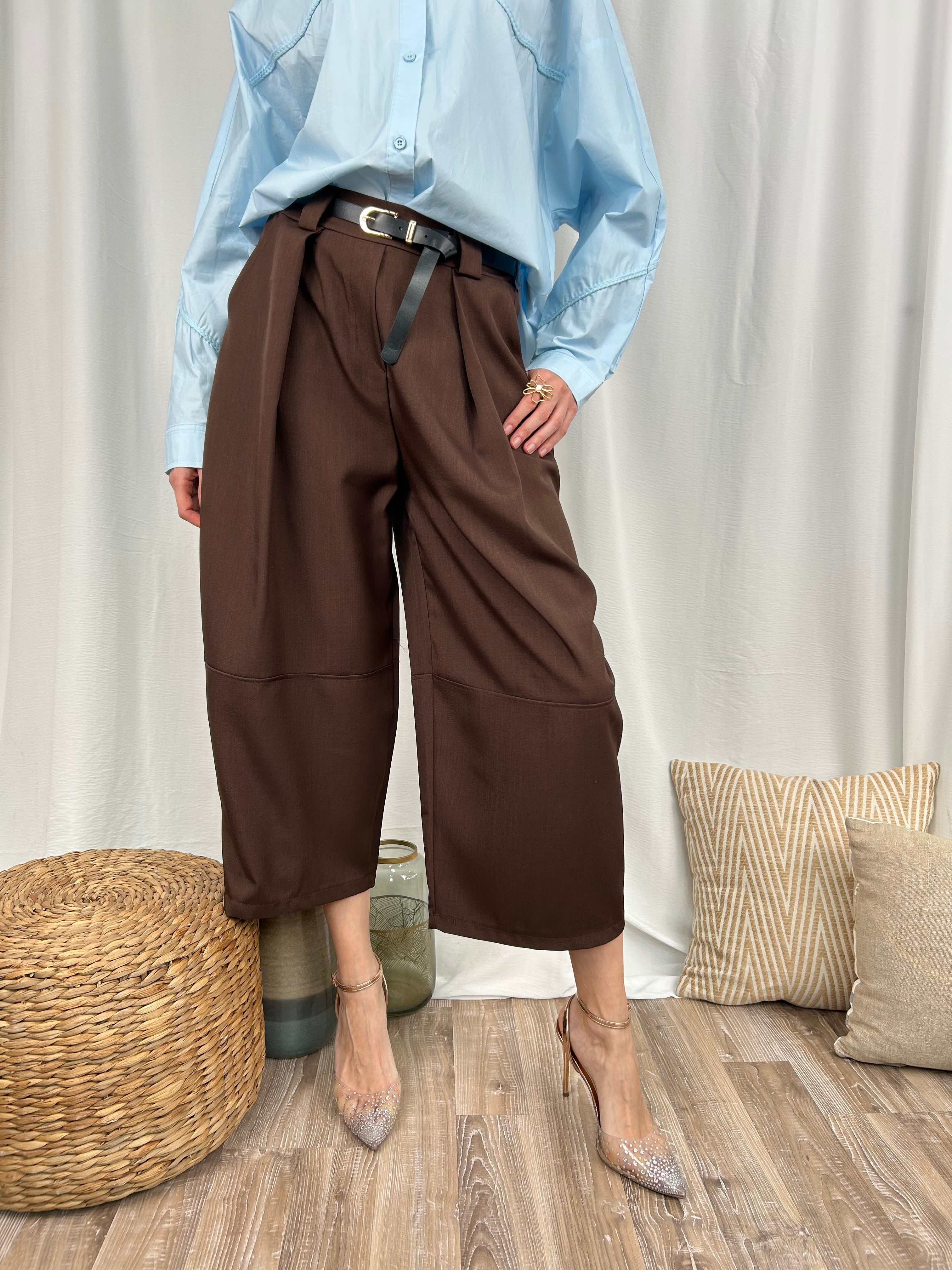 PANTALONE OVETTO TRE QUARTI CON DETTAGLIO CUCITURA COL. MORO