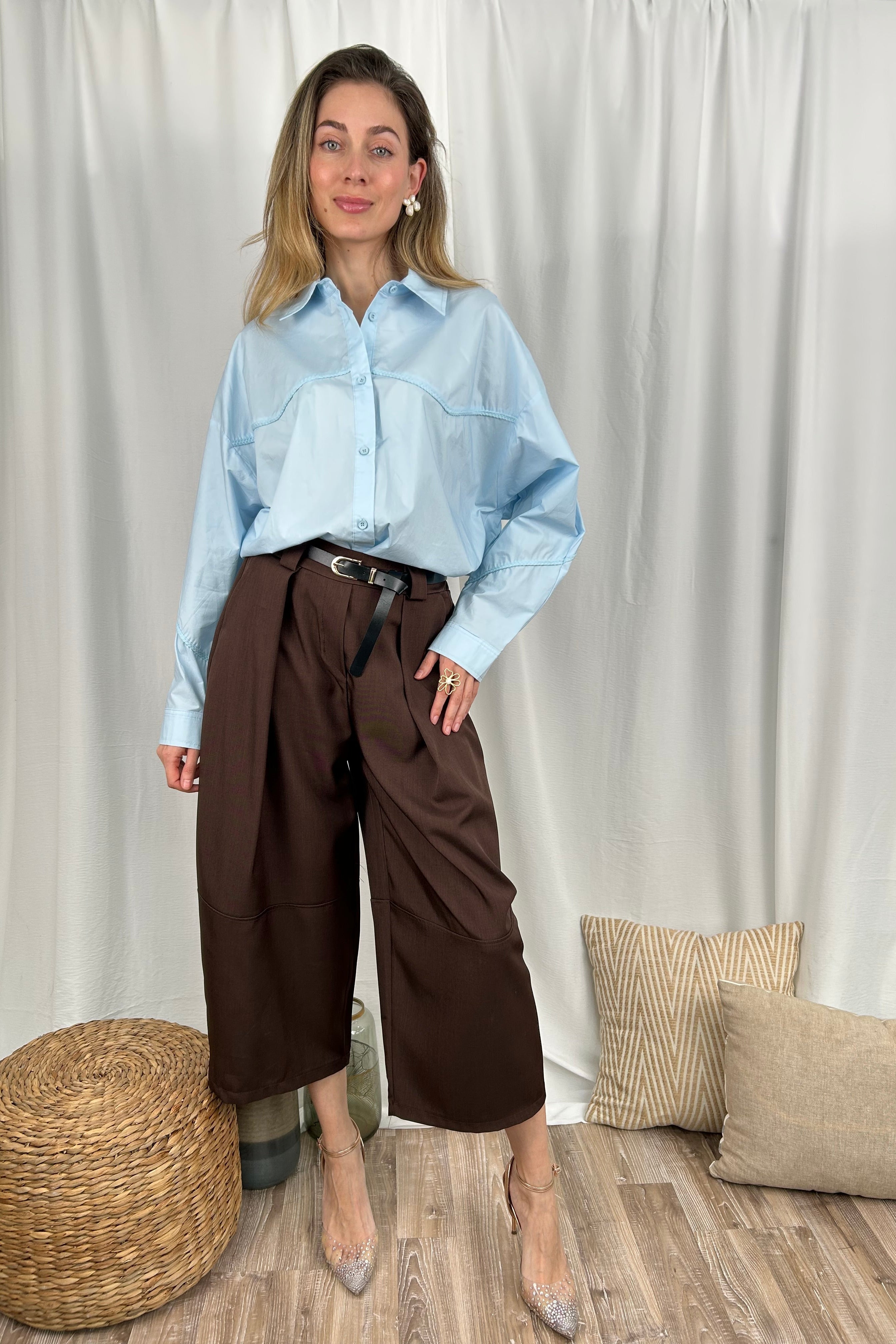 CAMICIA CON DETTAGLI IN PASSAMANERIA INTRECCIATA SUL DAVANTI E SU MANICHE COL. CELESTE