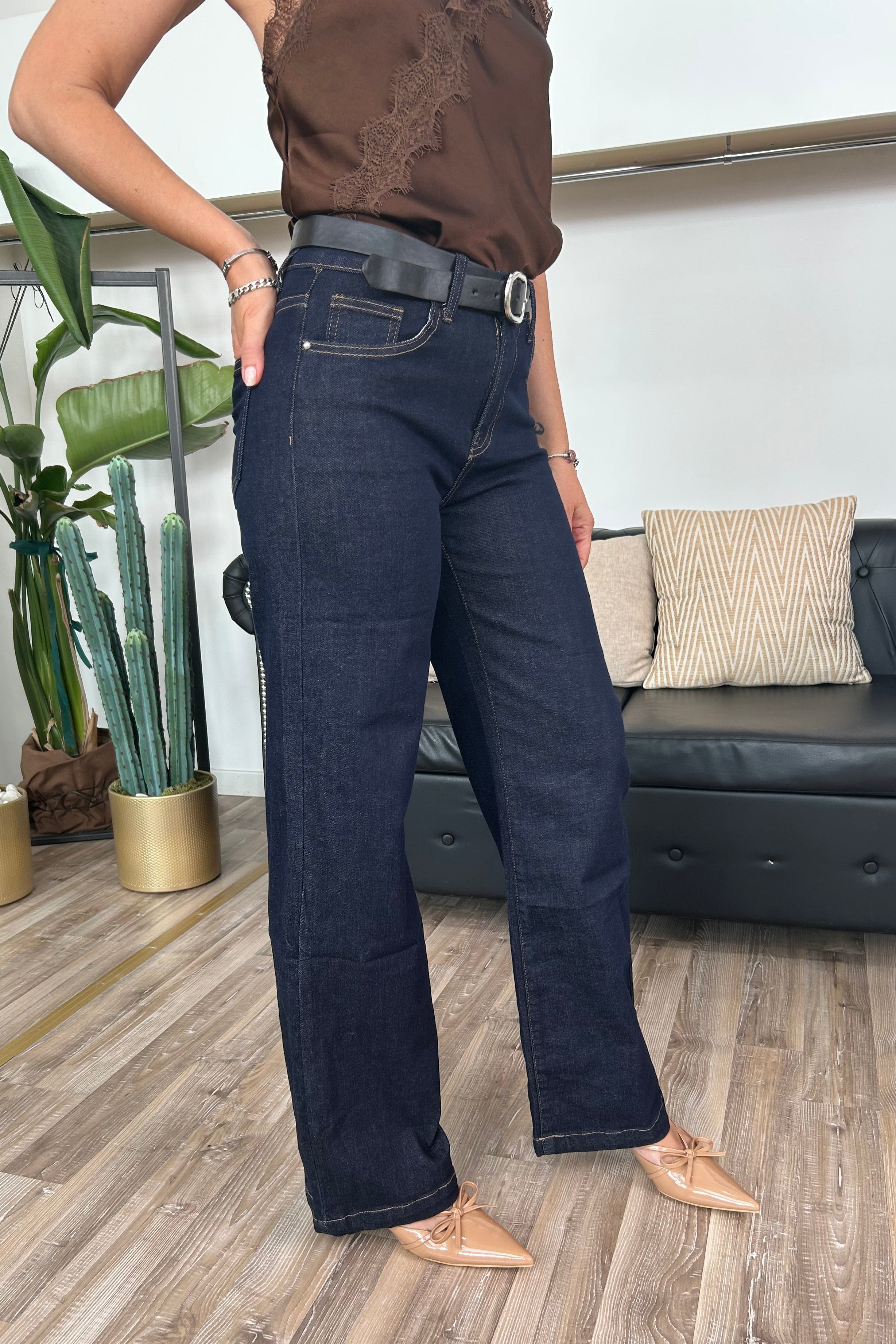 JEANS AURORA DÉLAVÉ CON CINTURA NERA