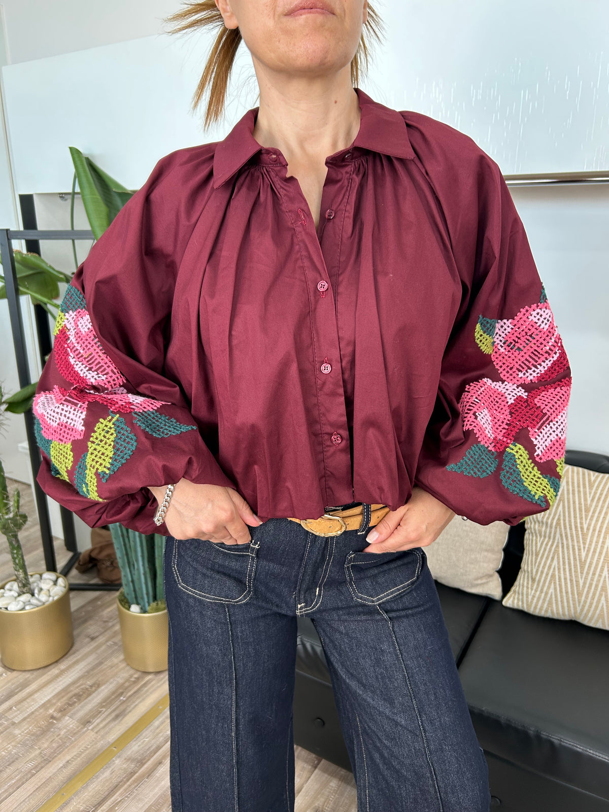 CAMICIA MANICA RAGLAN CON FONDO EFFETTO BALLOON CON RICAMI FLOREALI COL. INDIA