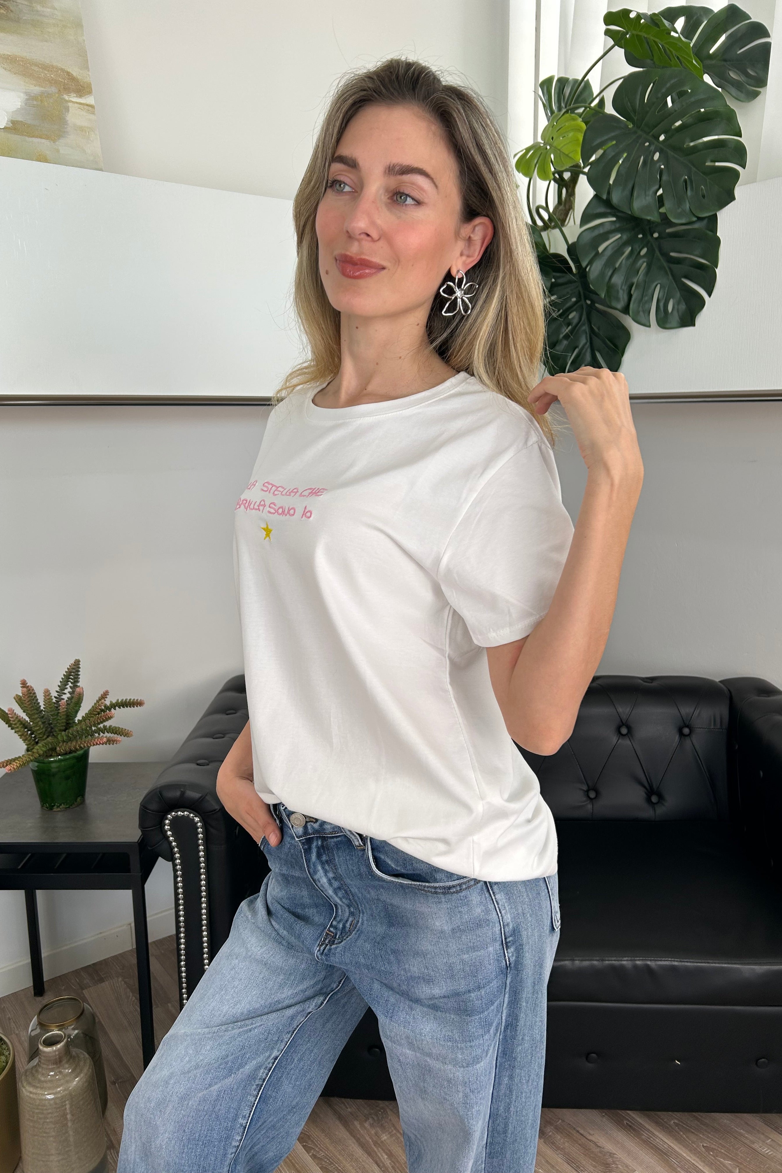 T-SHIRT CON SCRITTA “LA STELLA CHE BRILLA SONO IO” COL ROSA