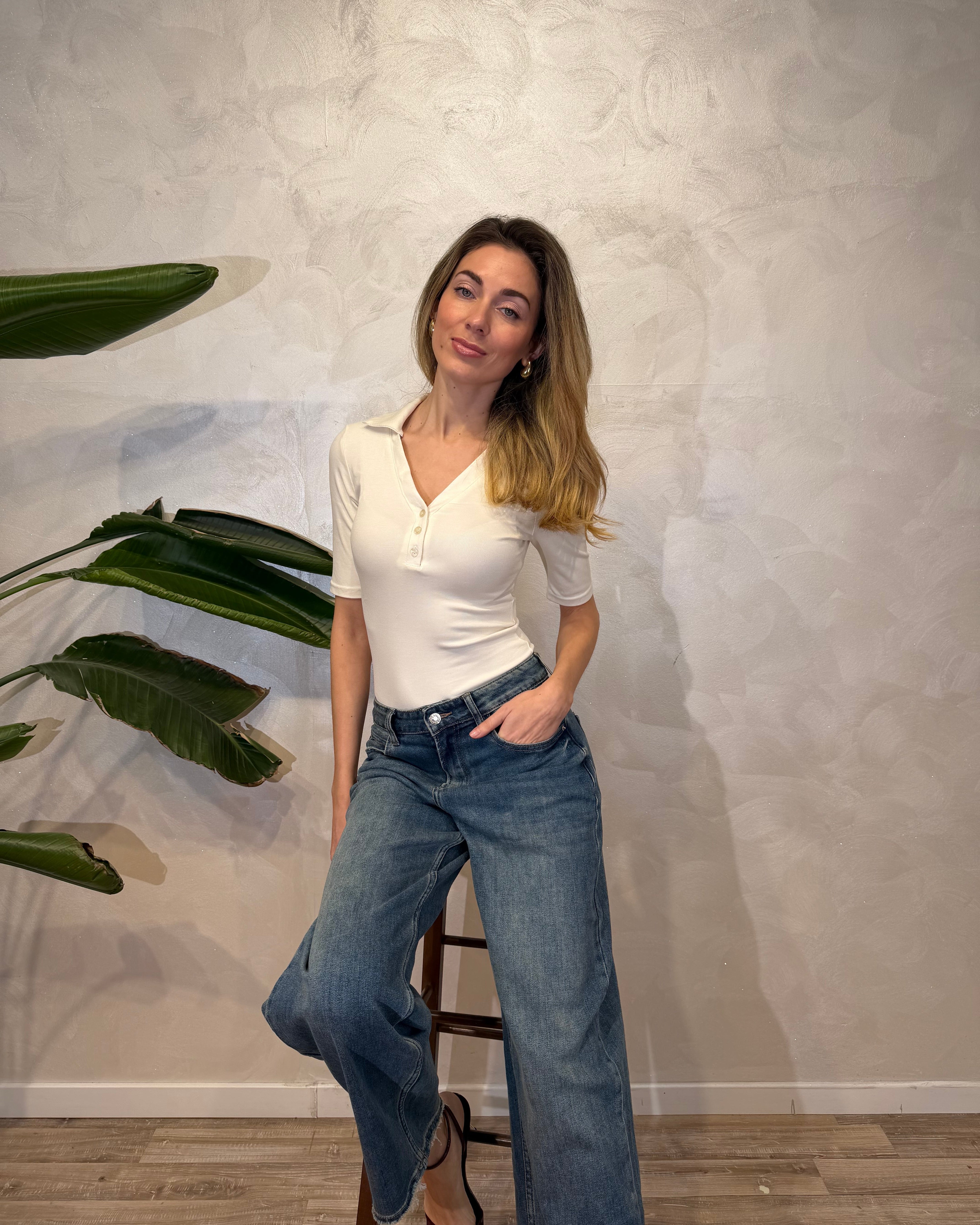 BODY ADERENTE CON SCOLLO POLO A BOTTONCINI COL. PANNA