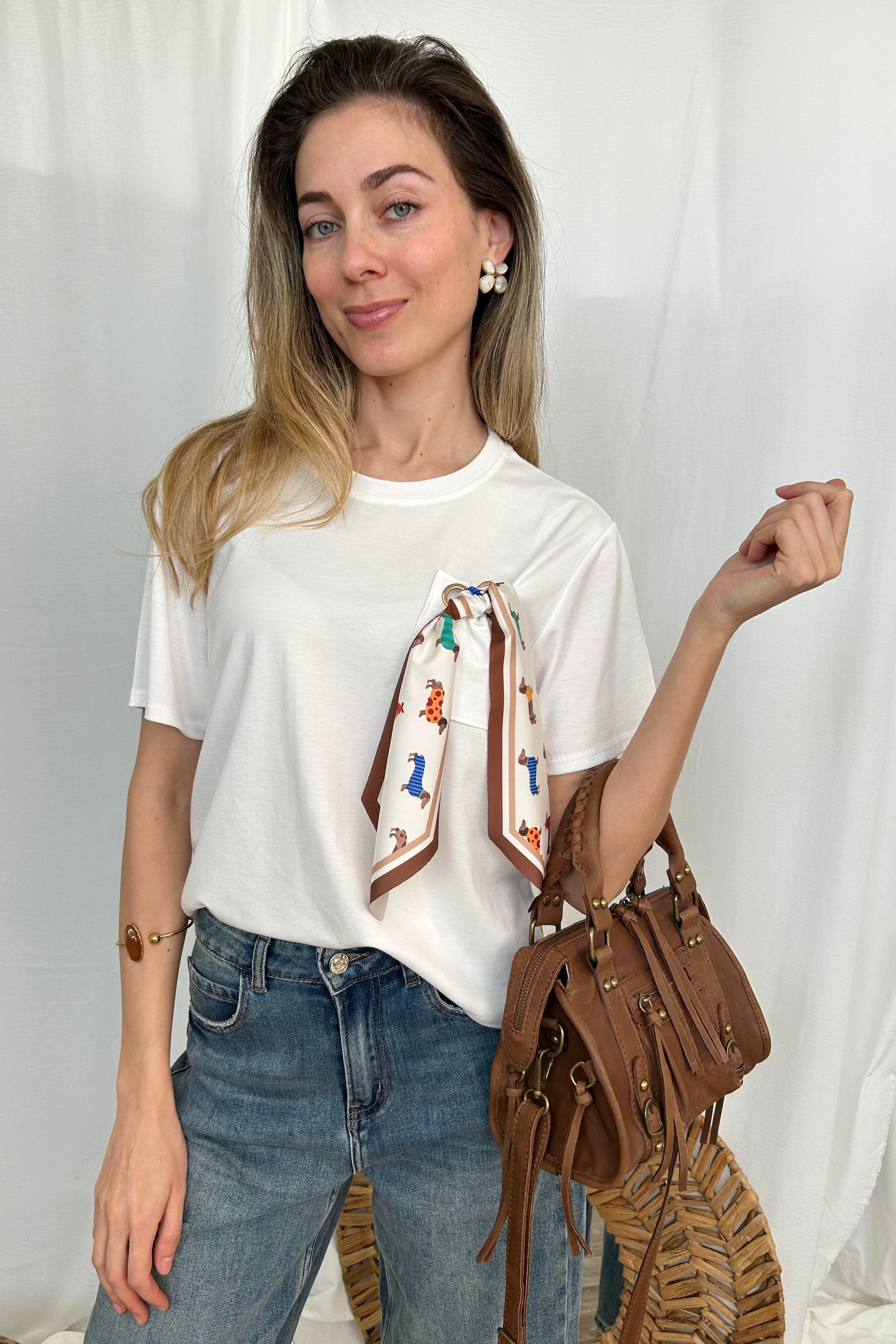 T-SHIRT MANICA CORTA CON DETTAGLIO FOULARD SU TASCA COL.BIANCO