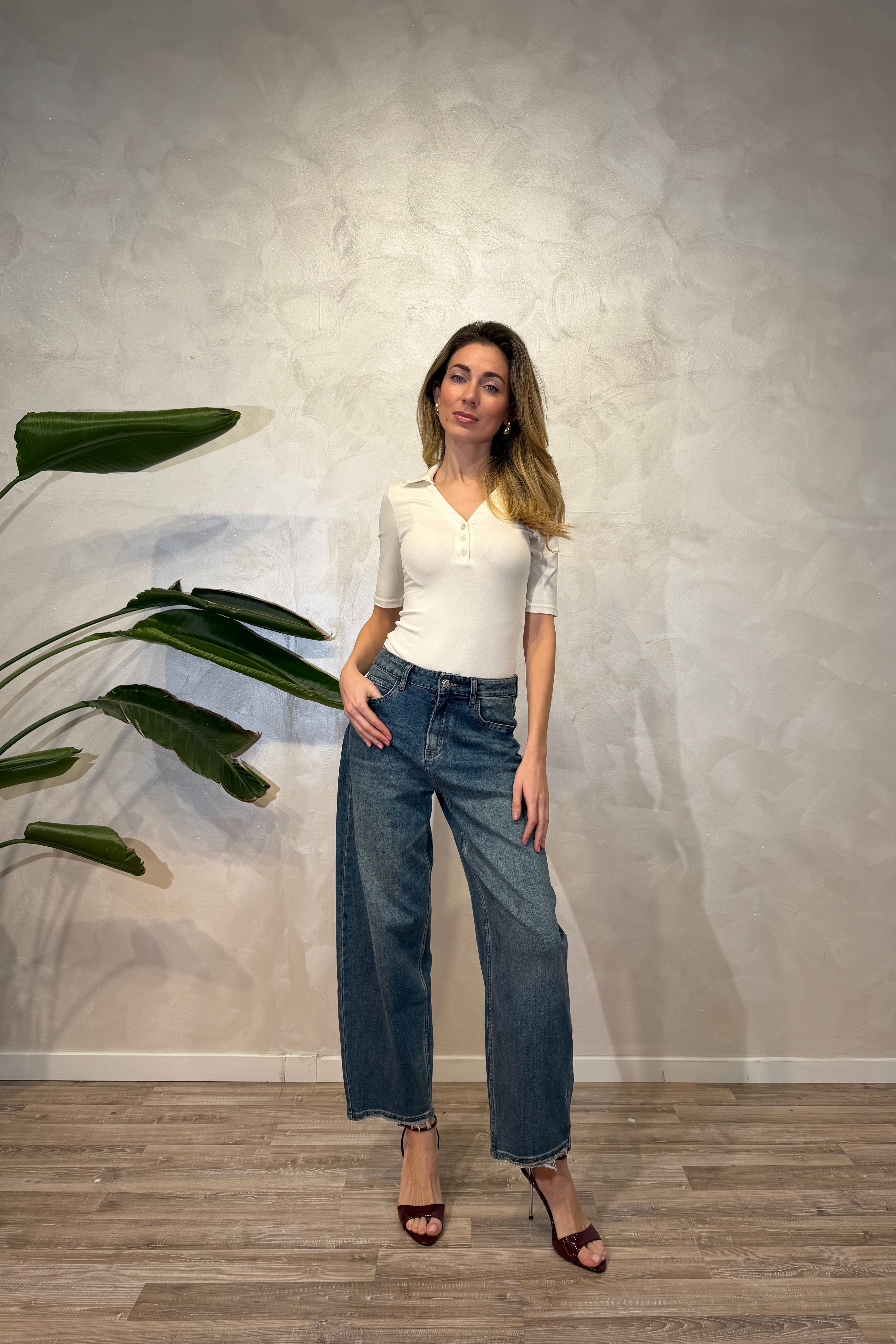 BODY ADERENTE CON SCOLLO POLO A BOTTONCINI COL. PANNA