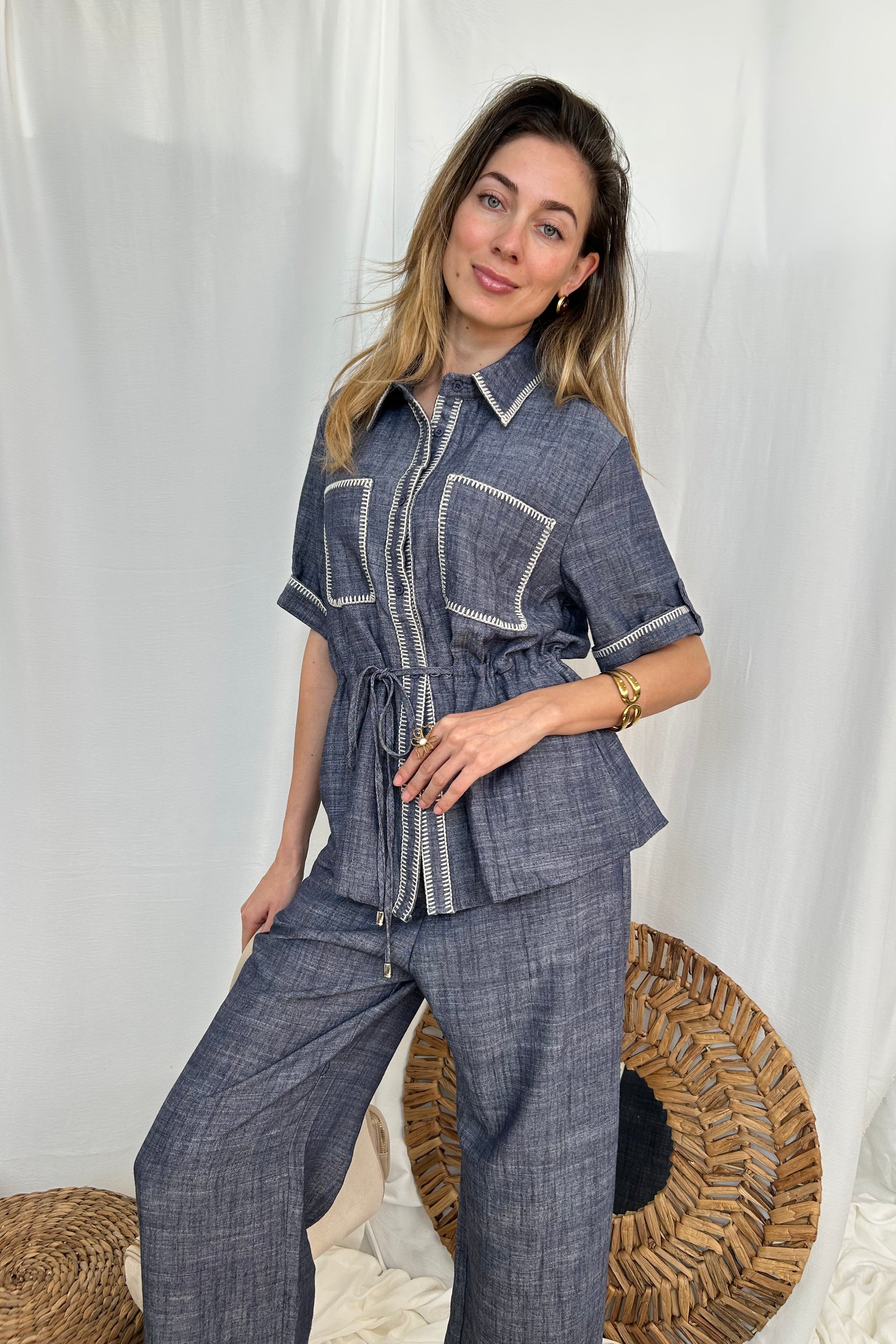 CAMICIA EFFETTO SAHARIANA CON RICAMO PUNTO CAVALLO COL. AZZURRO