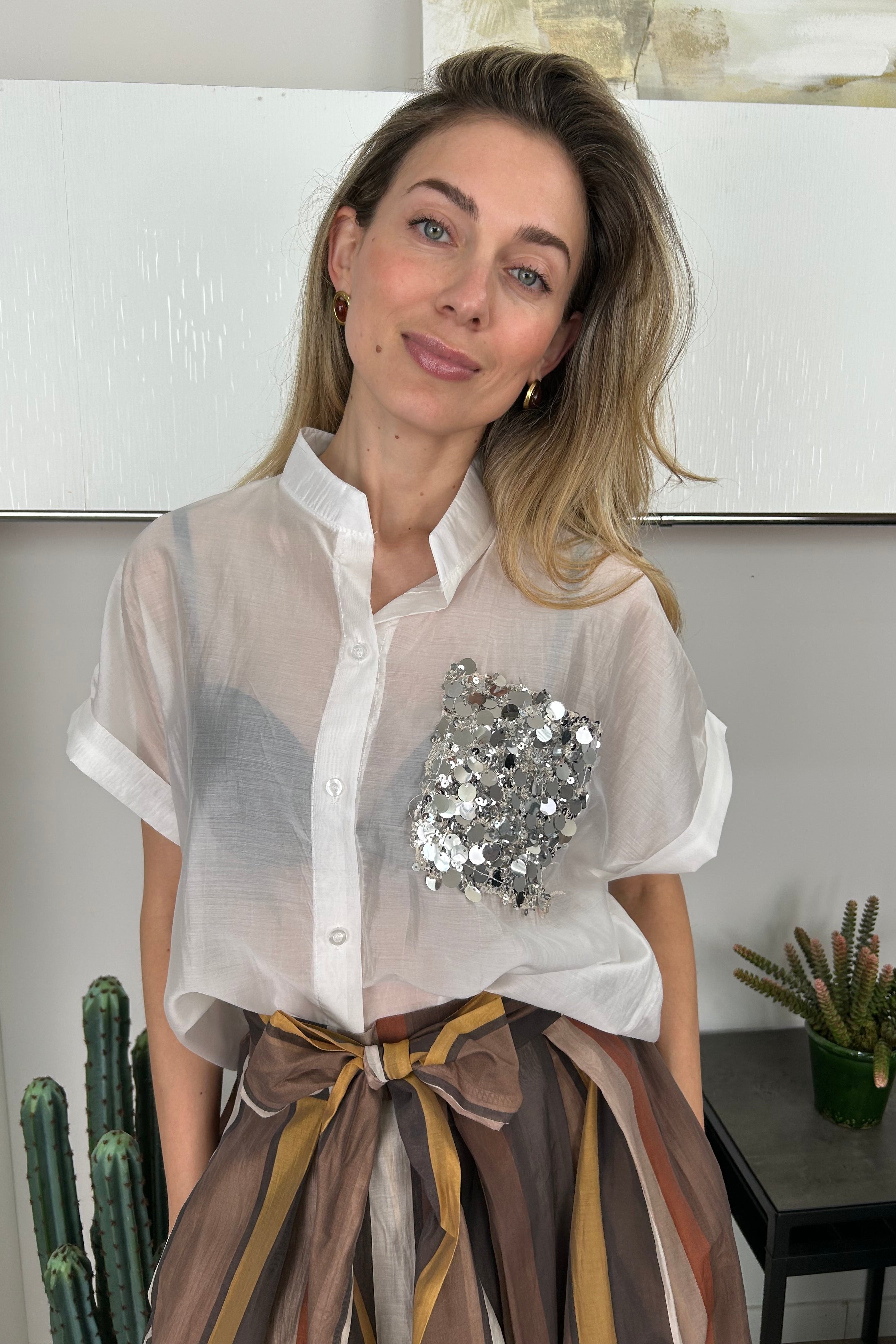 CAMICIA IN TENCEL SEMITRASPARENTE CON DETTAGLIO TASCA IN PAILLETTES COL BIANCO