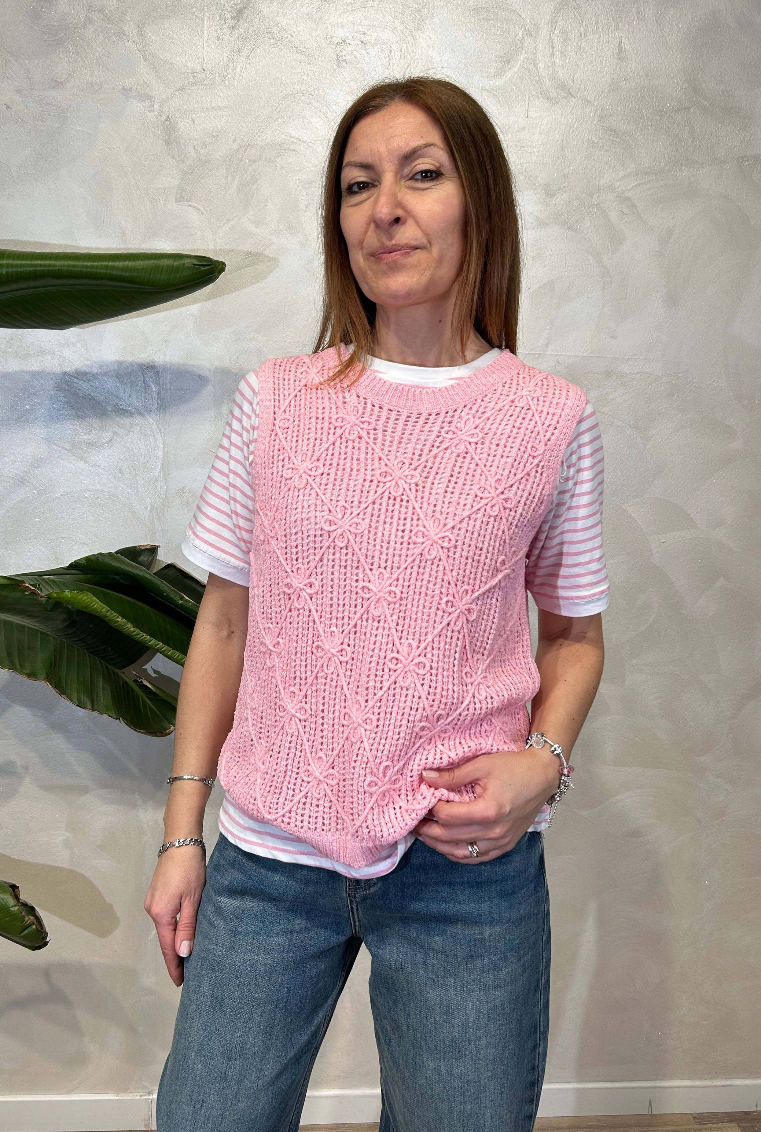 TOP SMANICATO IN MAGLIA SMACCHINATA CON MOTIVO A ROMBI COL.ROSA