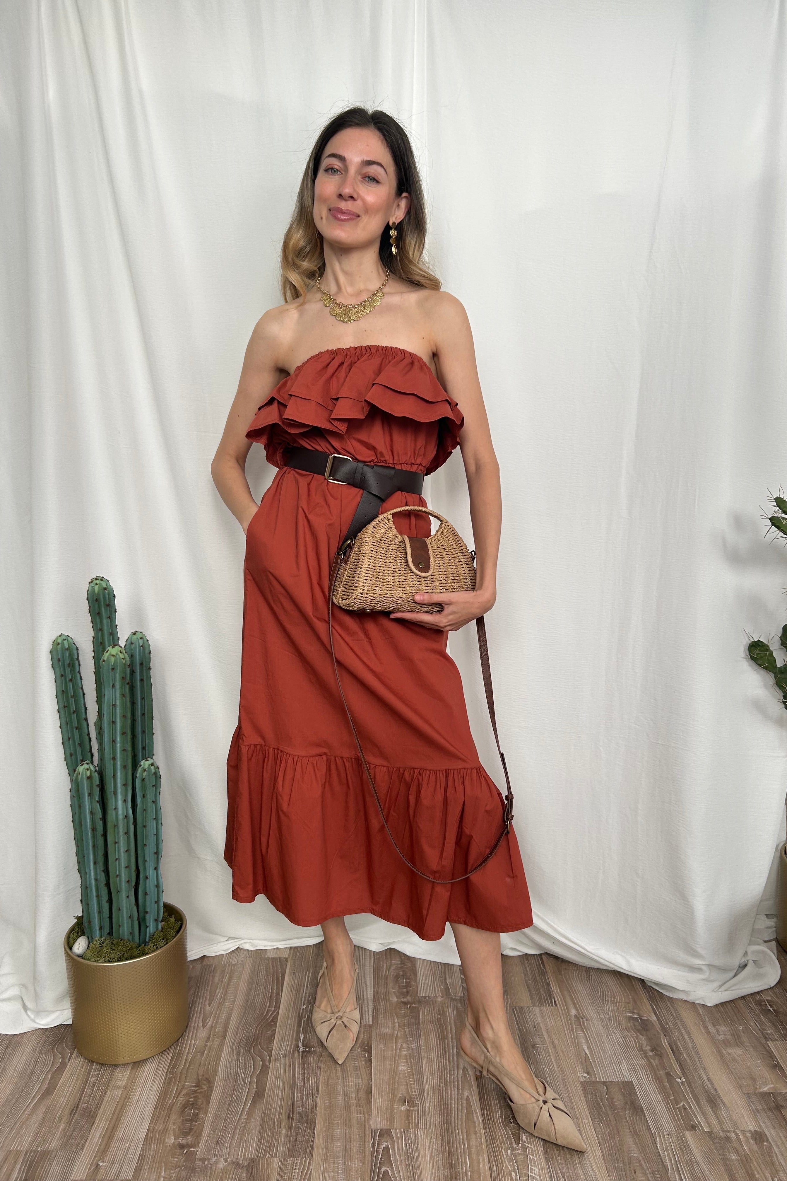 ABITO STRAPLESS CON VOLANT COL COCCIO