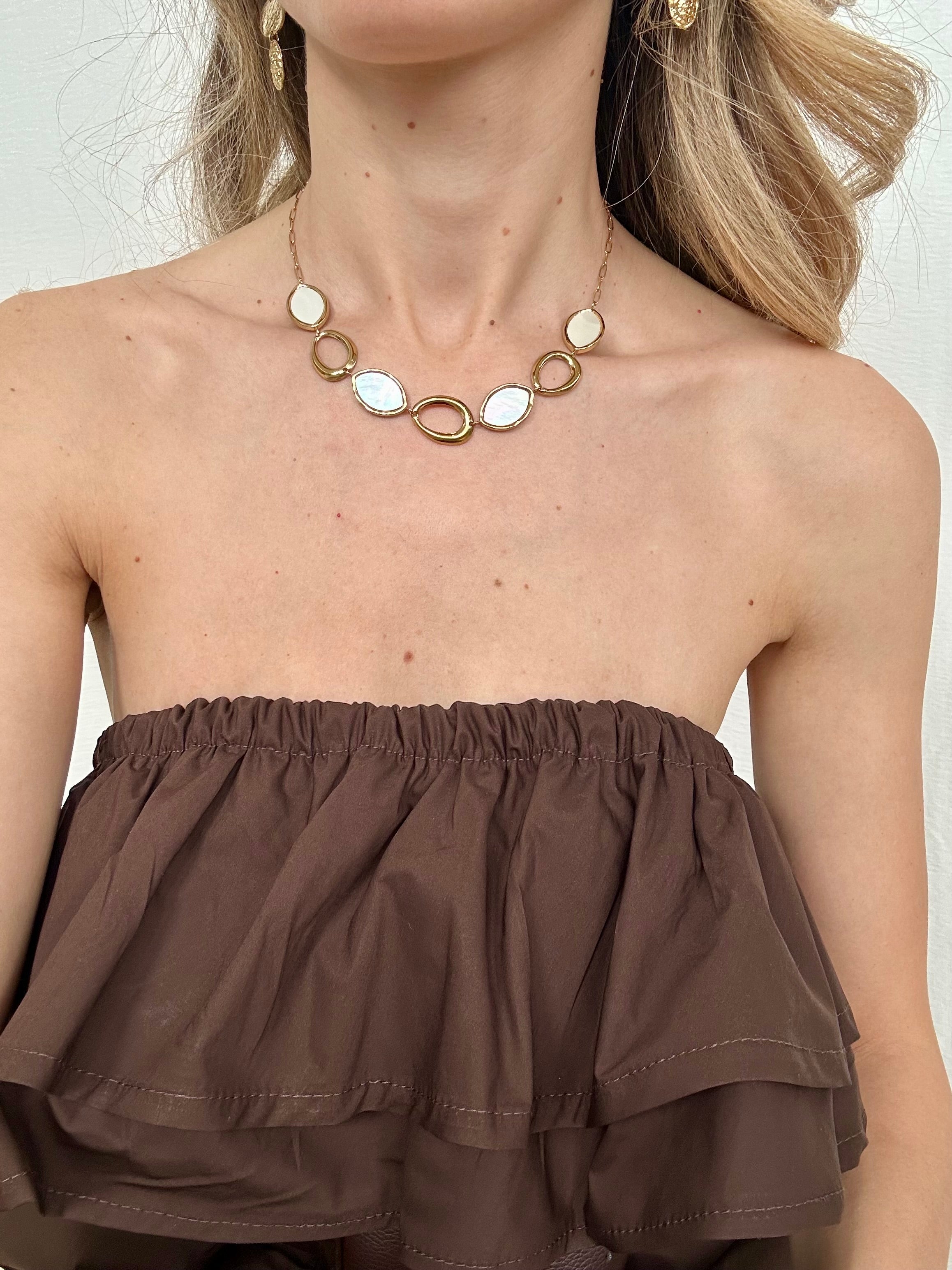 COLLANA DORATA CON OVALI MADREPERLA