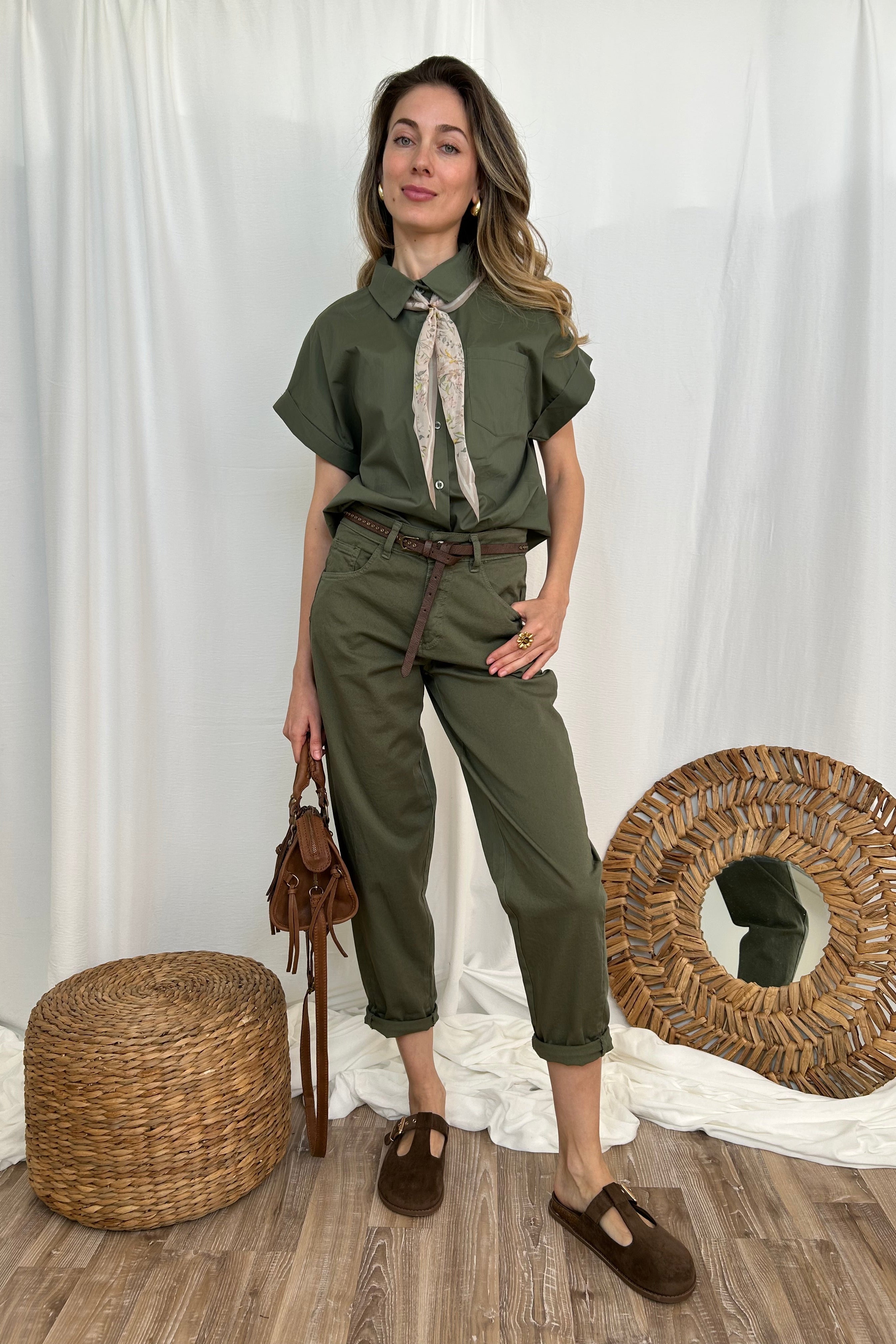 PANTALONE AD OVETTO CON CINTURA COL VERDE MILITARE