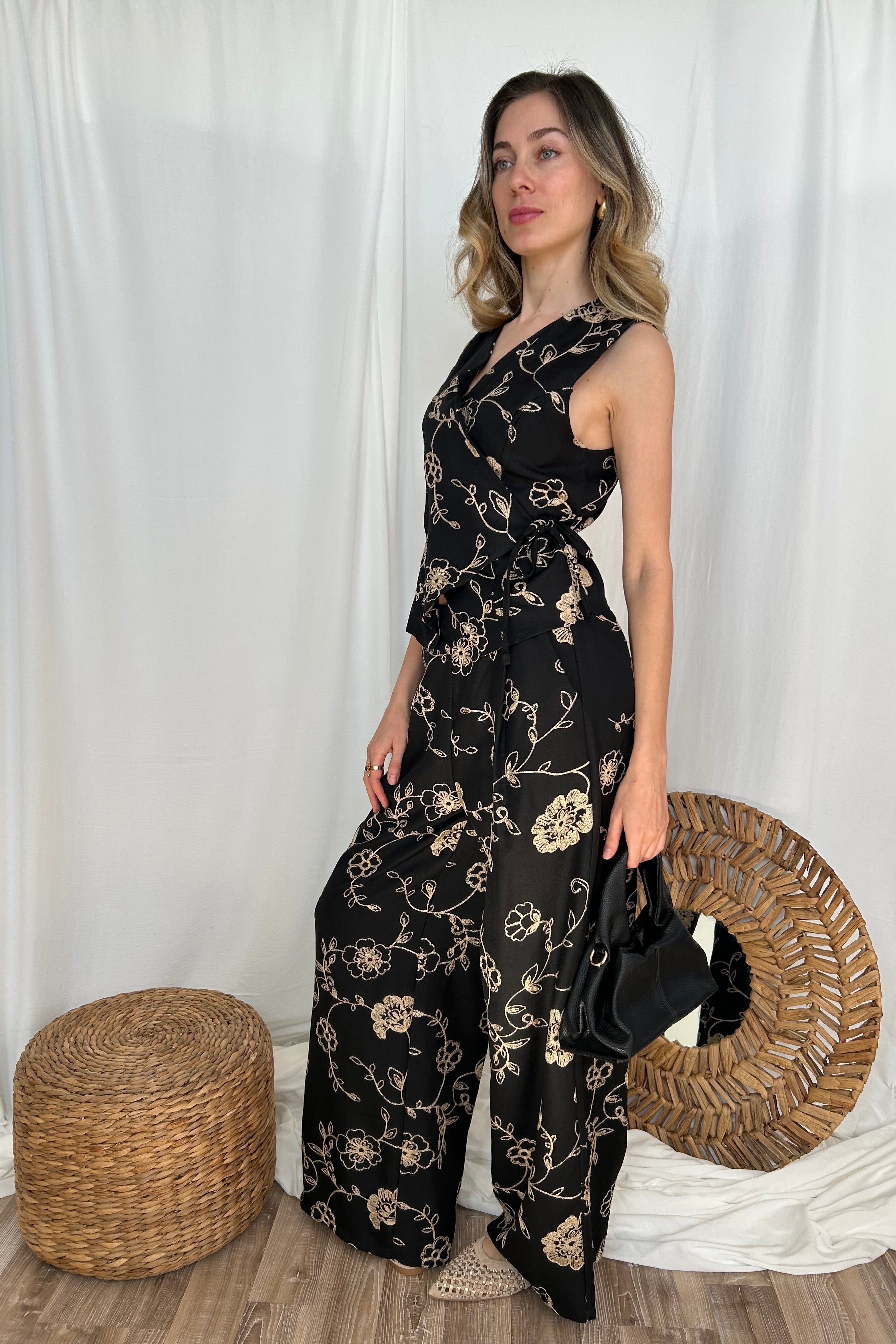 COMPLETO GILET INCROCIATO E PANTALONE VITA ALTA CON PINCES COL. NERO