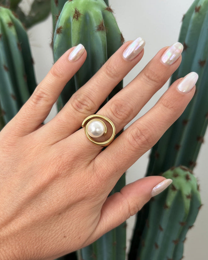 ANELLO DORATO CON PERLA CENTRALE