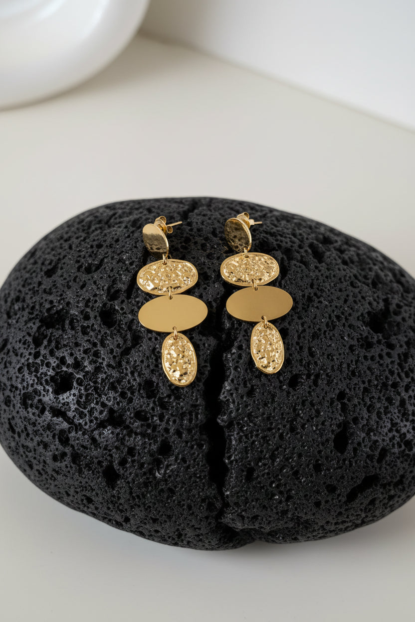 ORECCHINI DORATI OVALI MARTELLATI COL ORO