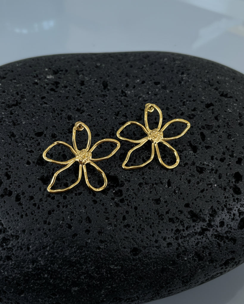 ORECCHINI DORATI A FIORE FILO COL ORO